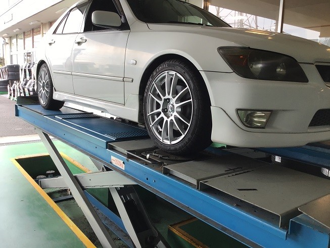 トヨタ アルテッツァ(SXE10) RS-R Ti2000ダウンサス交換 | 店舗お