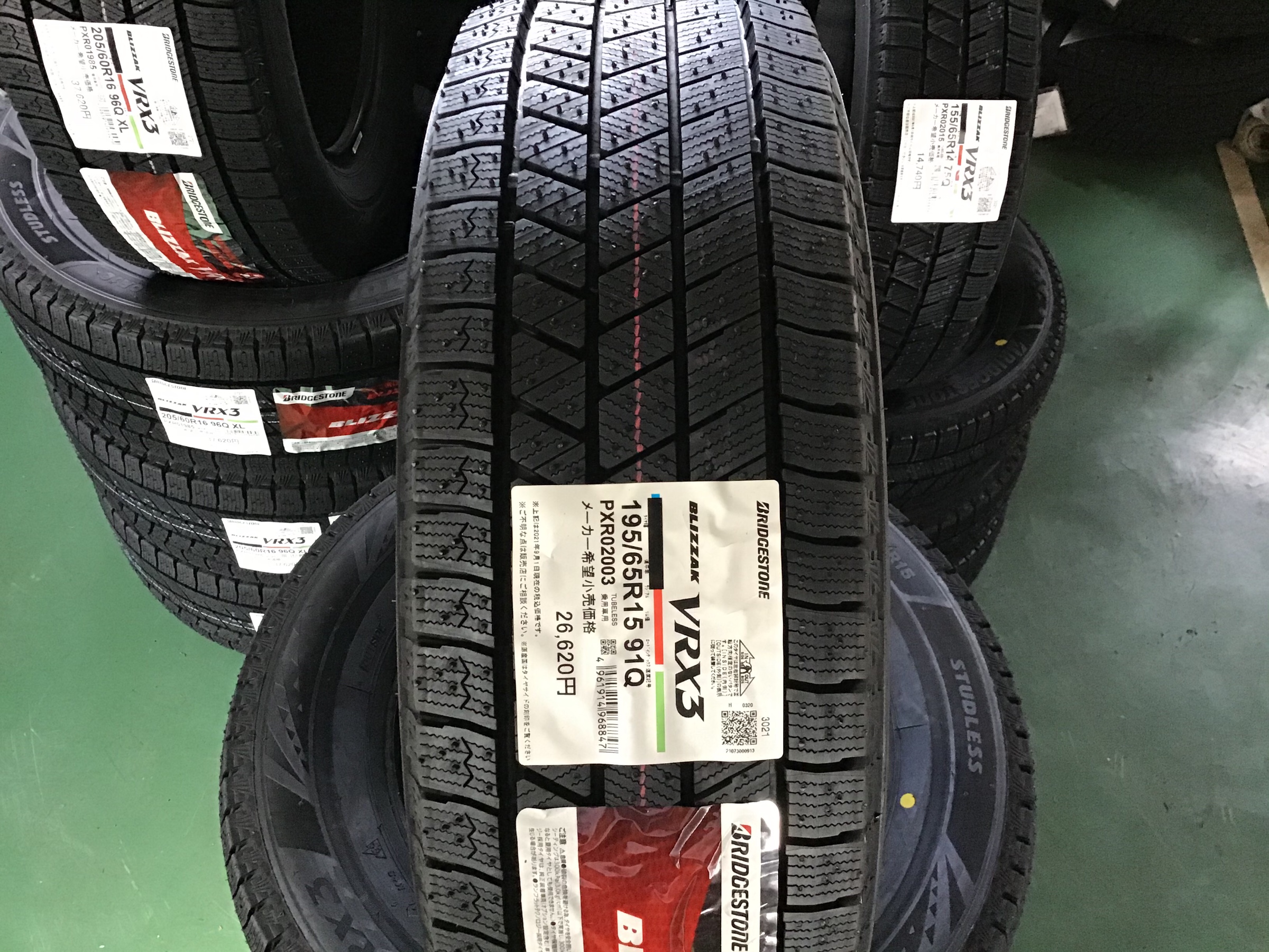 送料込　VRX3　205/60/R16（16インチ）22年36週目適応しますか