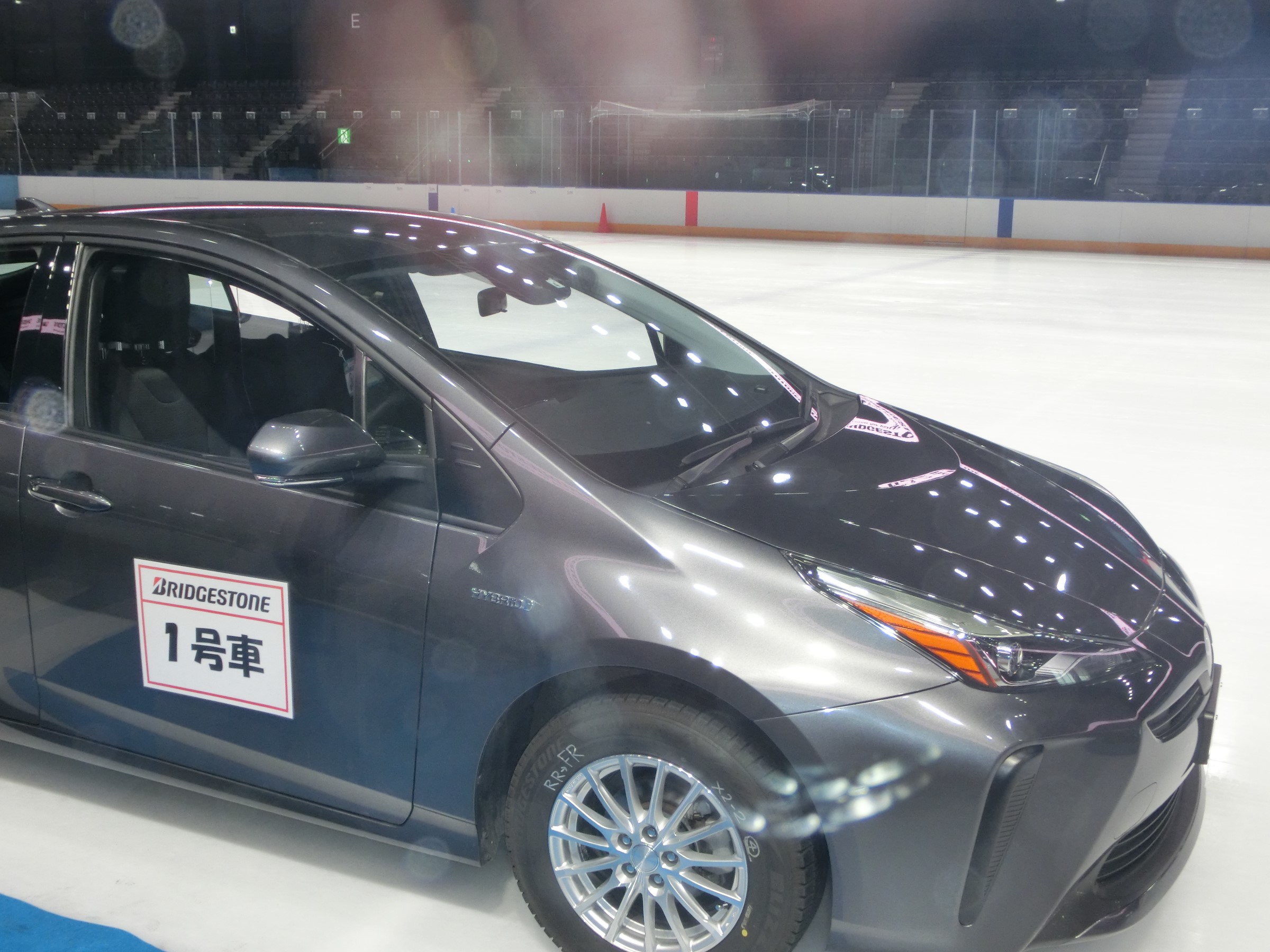 試乗車プリウス