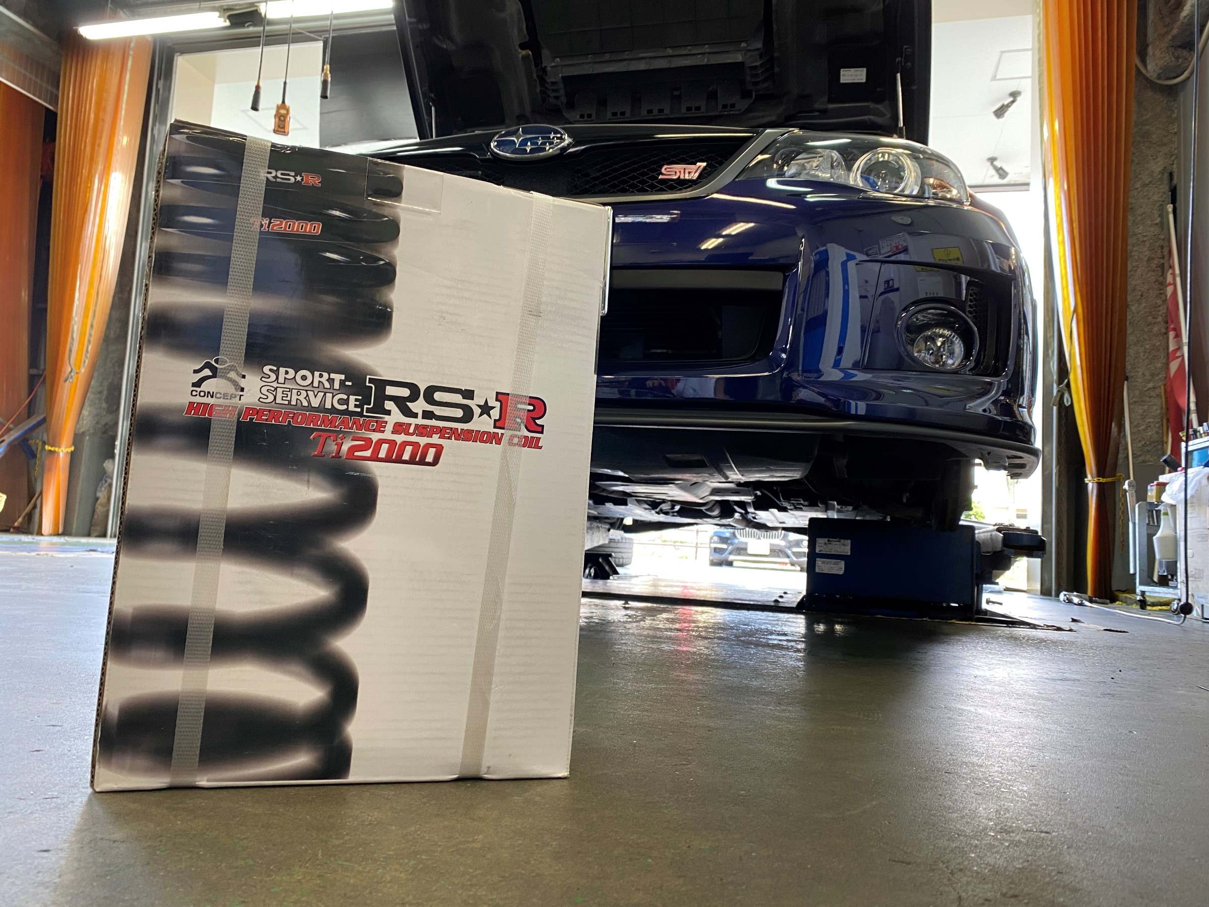 スバル純正オプション　STIダウンサス スバル インプレッサ WRX STI (GVB)にダウンサスと4輪
