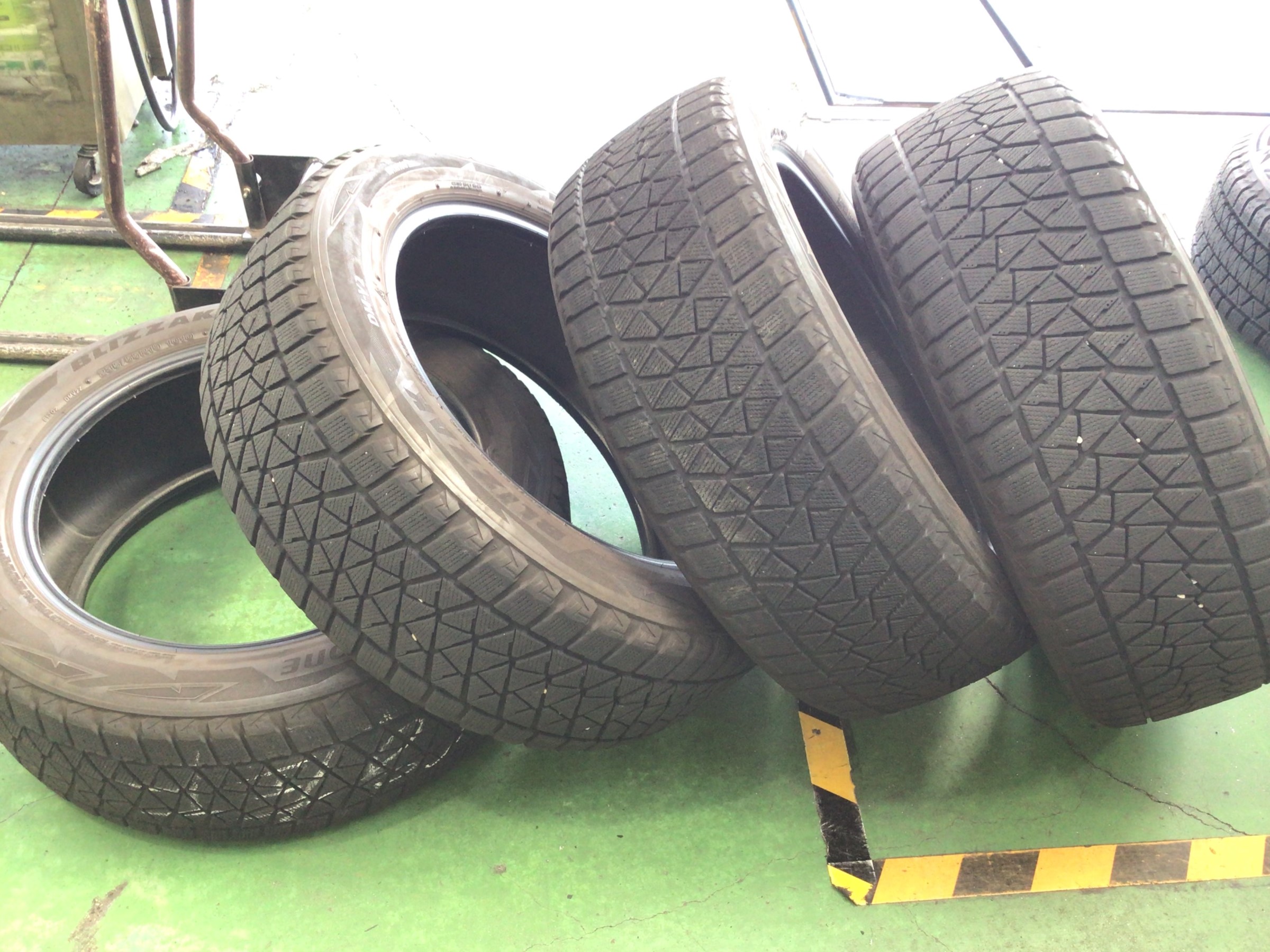 Amazon.com: Bridgestone Blizzak DM-V2 Winter/Snow SUV Tire