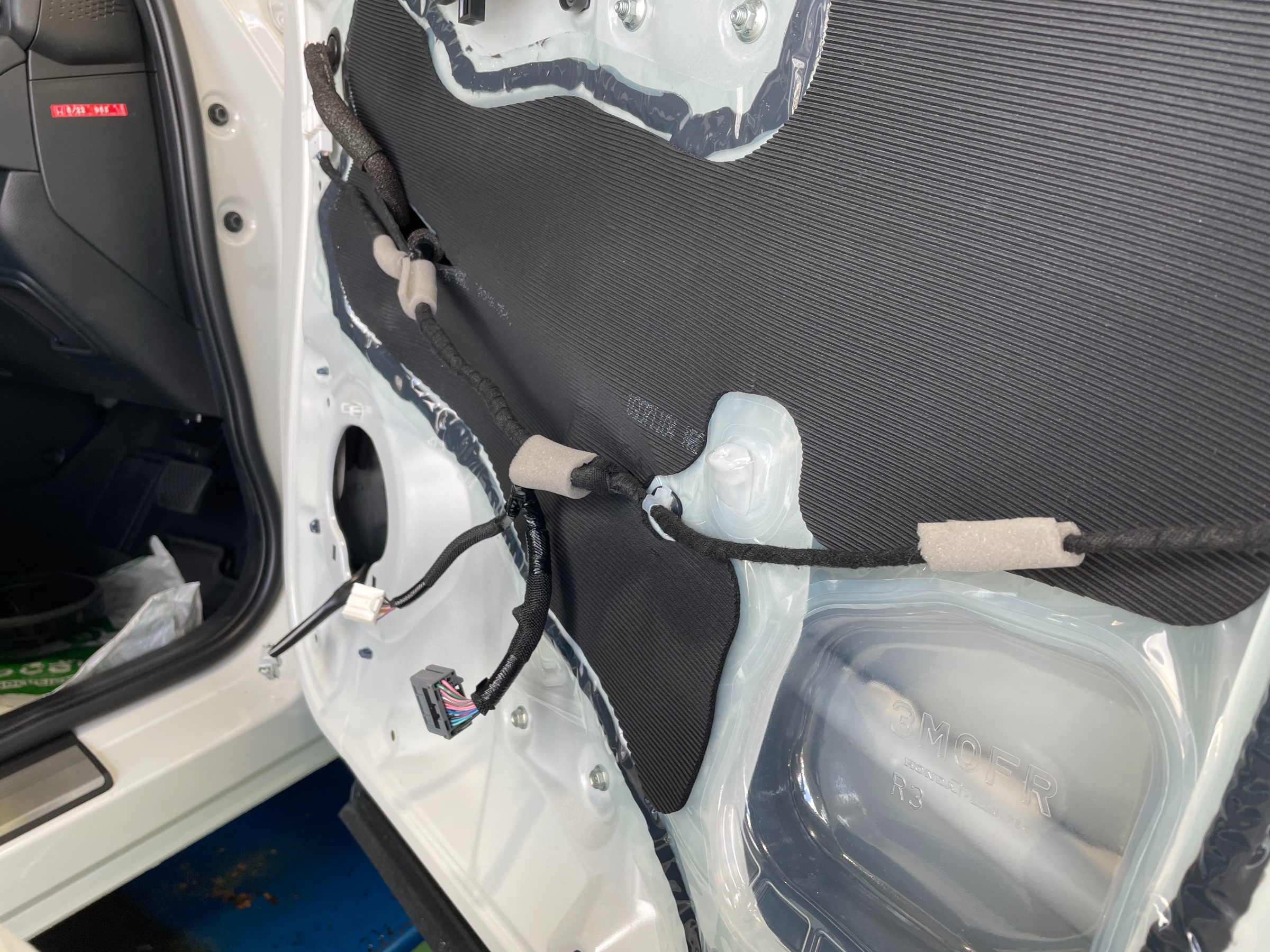 新型ヴェゼル(RV) スピーカー交換 カロッツェリア | 店舗お