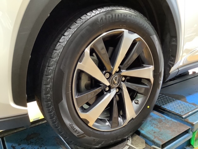 レクサスNXにアレンザLX100を装着&アライメント調整させて頂きました