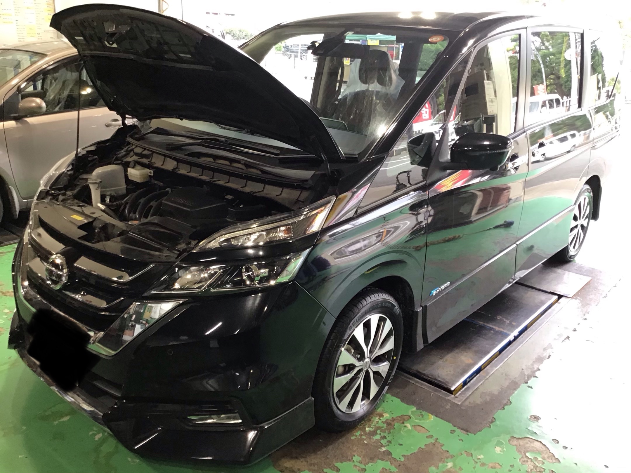日産 セレナ バッテリー交換 日産 セレナ サービス事例 タイヤ館 あさか タイヤからはじまる トータルカーメンテナンス タイヤ館グループ