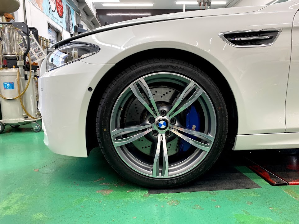 BMW M5 【H&R ダウンサス 取付】 | 店舗おススメ情報 | タイヤ BMW M5 【H&R ダウンサス 取付】 | 店舗おススメ情報 | タイヤ
