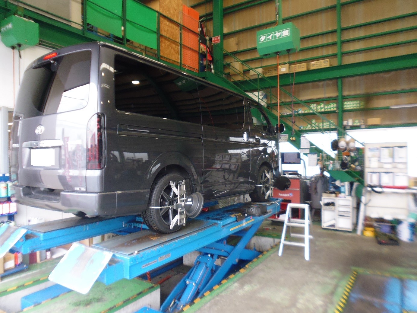 0系ハイエース オーリンズdfvショック交換 トヨタ ハイエース パーツ取付 各種用品取付 サービス事例 タイヤ館 加古川中央 兵庫県のタイヤ カー用品ショップ タイヤからはじまる トータルカーメンテナンス タイヤ館グループ