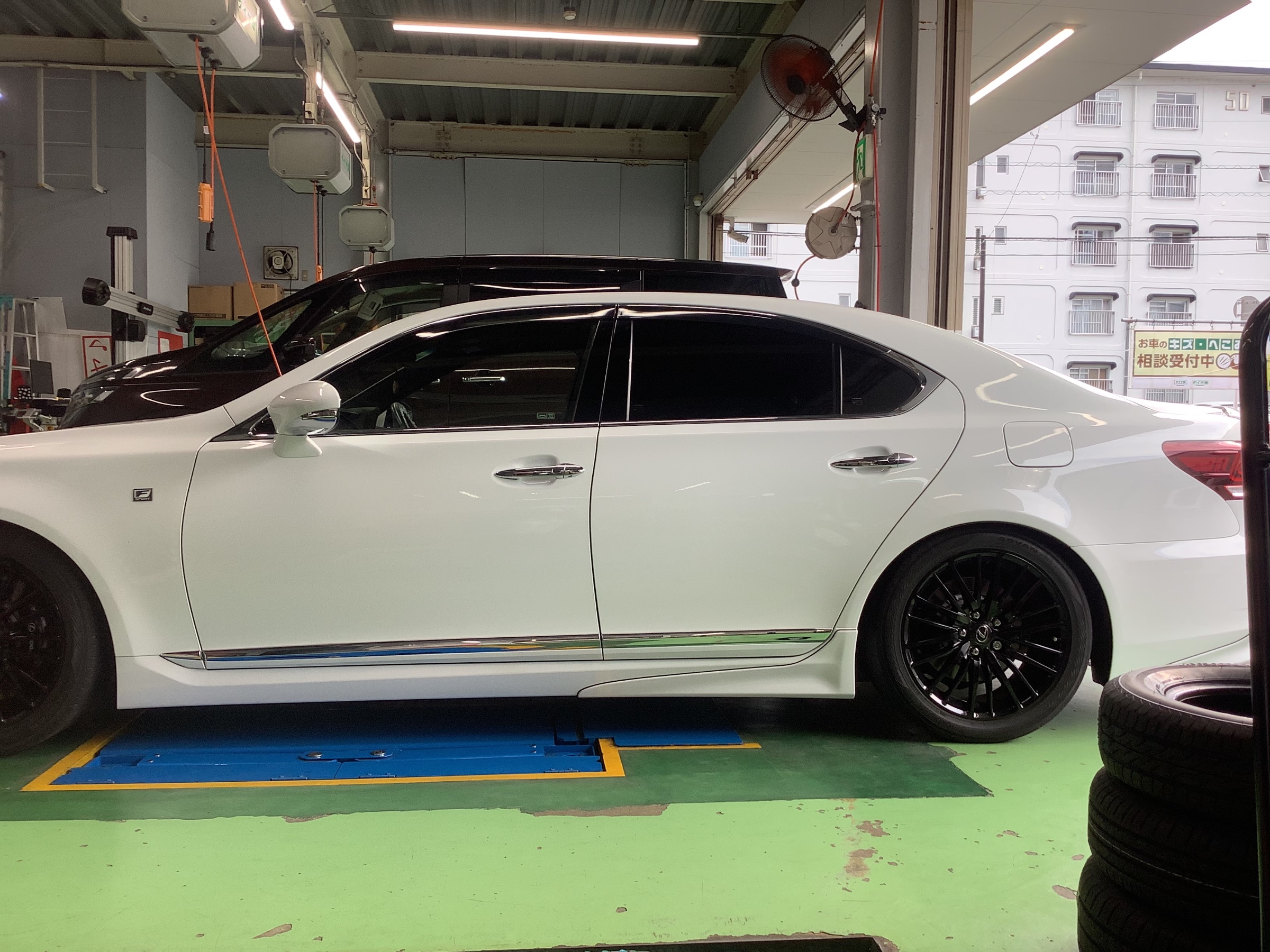LS460 エアサスコントローラー取付 | 店舗おススメ情報 | タイヤ