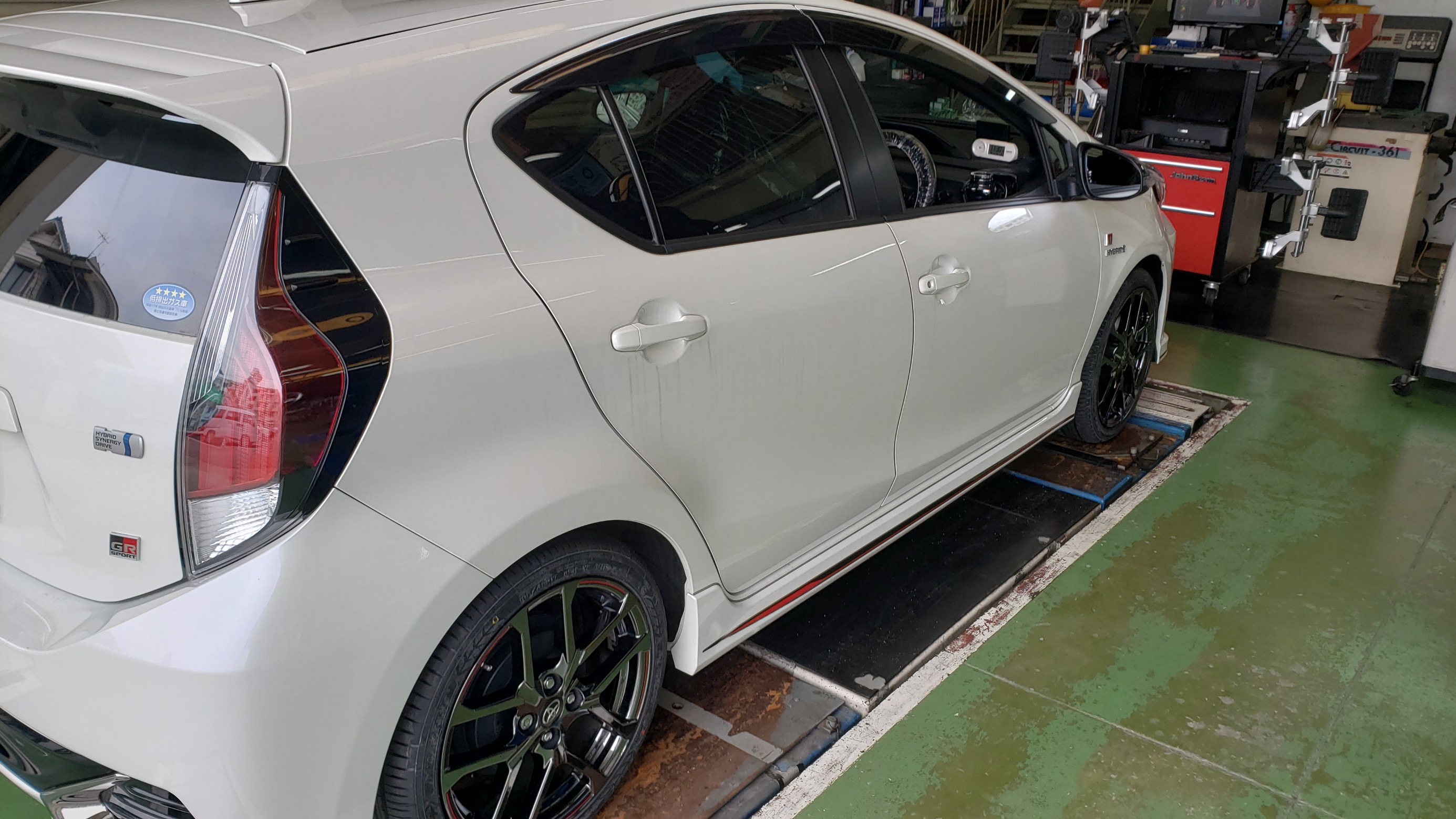 トヨタ Toyota アクアgrタイヤ交換 アライメントしました トヨタ アクア タイヤ タイヤ ホイール関連 タイヤ ホイール交換 サービス事例 タイヤ館 ヒロ タイヤからはじまる トータルカーメンテナンス タイヤ館グループ