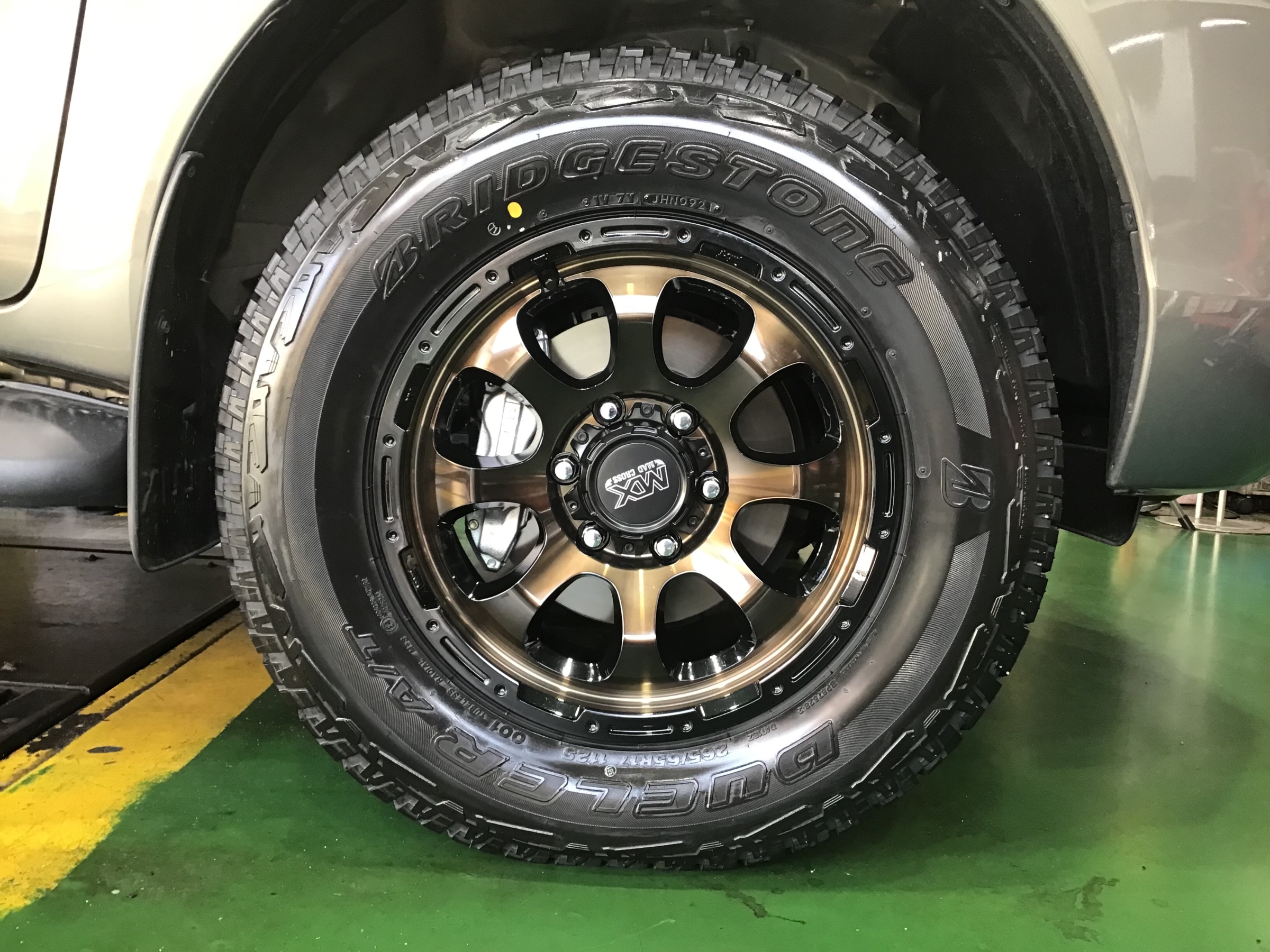 ハイラックスサーフ × ホイールセット取付 | 店舗おススメ情報