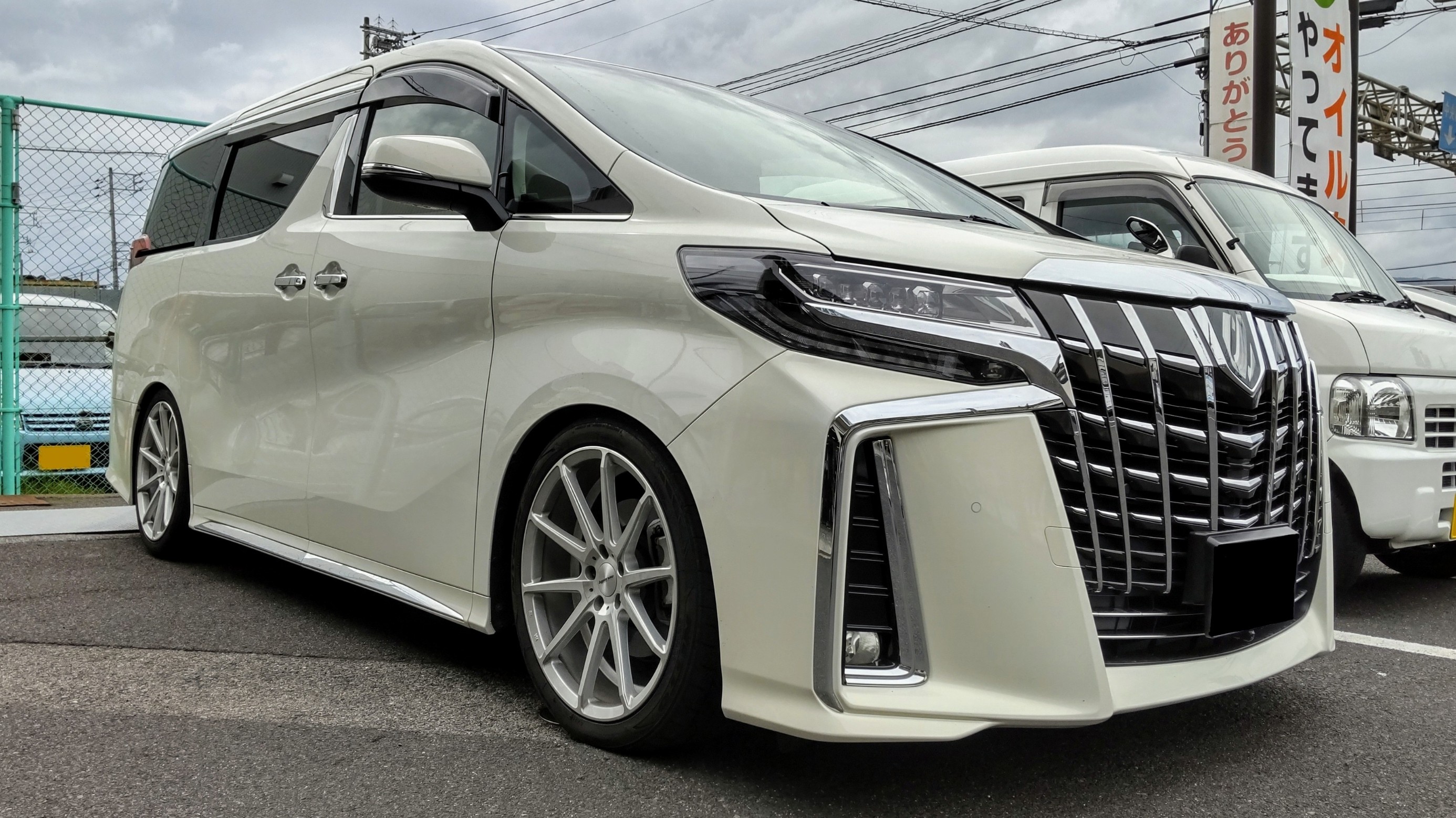アルファード 単筒式車高調でさらなる高みへ トヨタ アルファード その他 パーツ取付 サスペンション取付 スタッフブログ タイヤ館 松江南 タイヤからはじまる トータルカーメンテナンス タイヤ館グループ