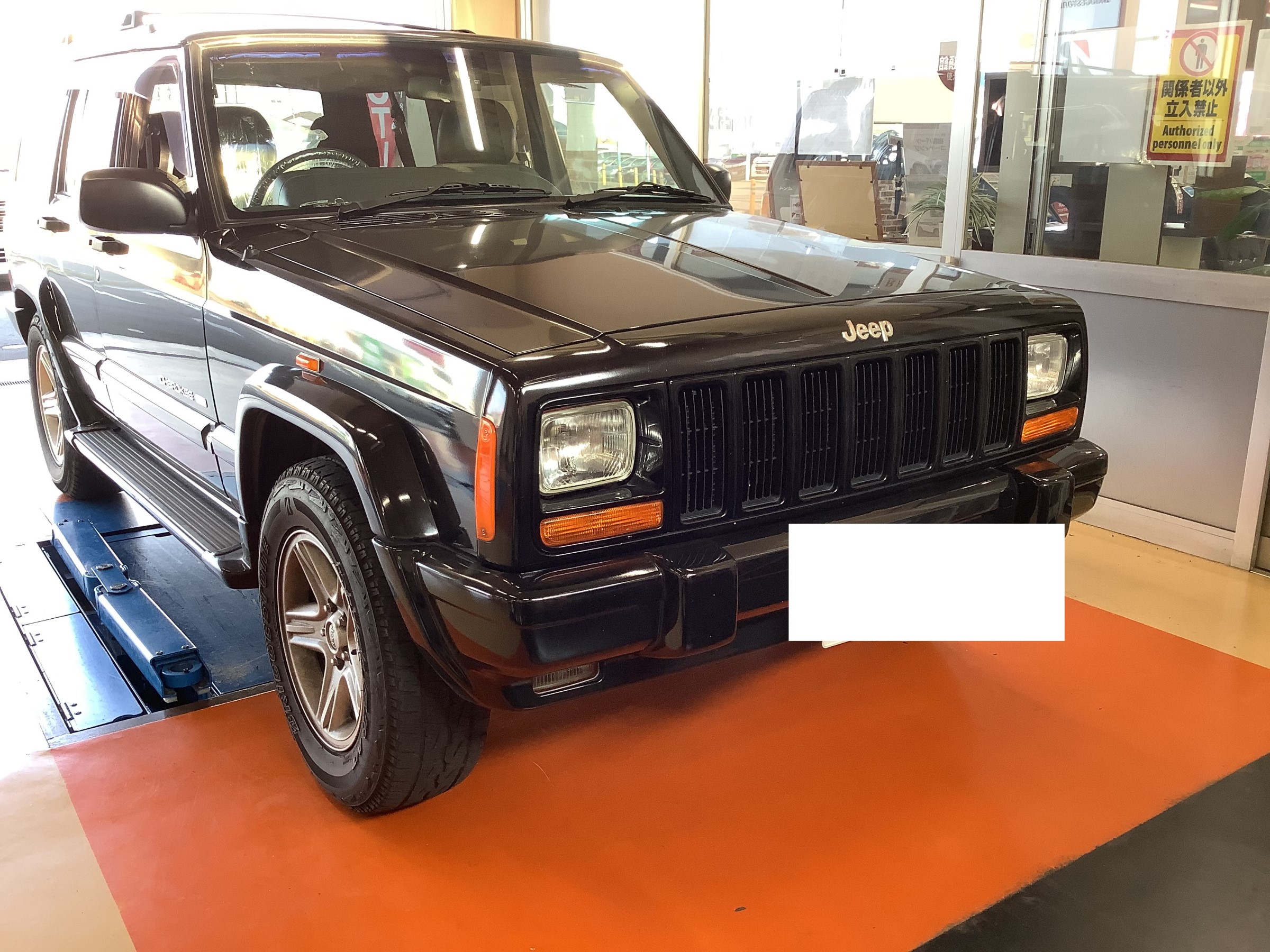 Jeep チェロキータイヤ 岐阜県多治見市までとりに来れると有難いです