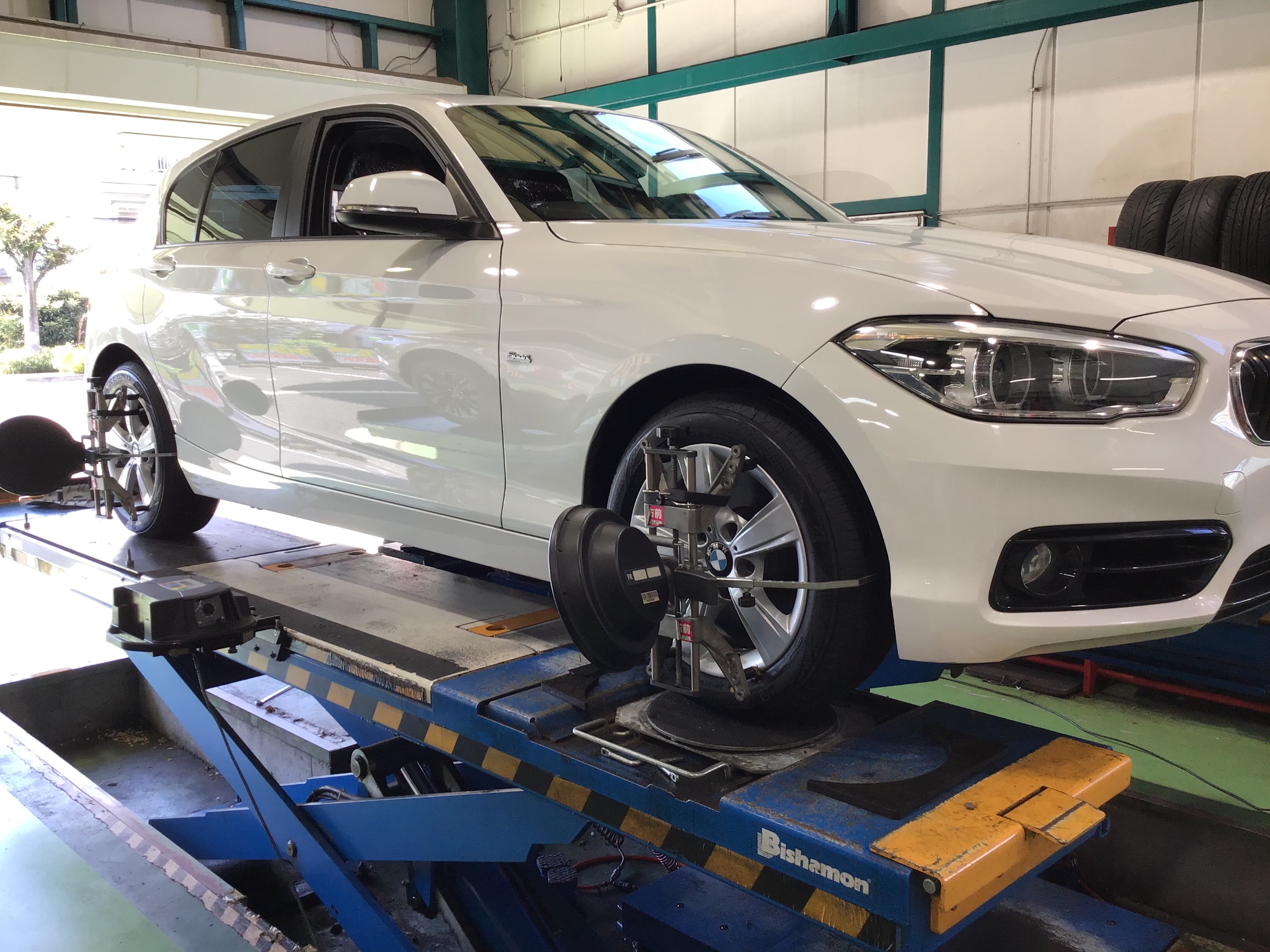 Bmw タイヤ交換 サービス事例 タイヤ館 吹田 大阪府 和歌山県のタイヤからはじまる トータルカーメンテナンス タイヤ館グループ