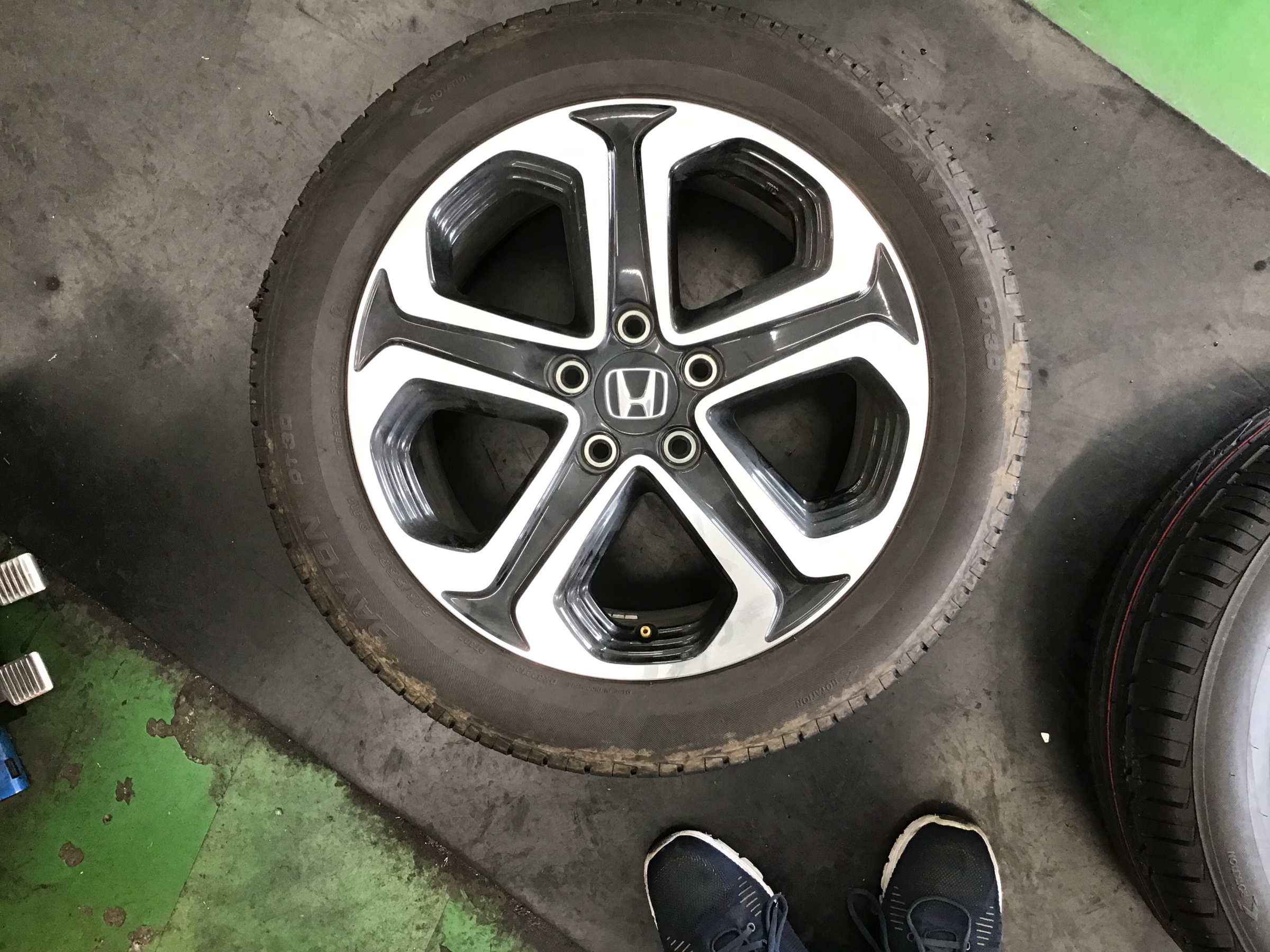 ホンダ ヴェゼル 215/55R17 タイヤ交換 | ホンダ ヴェゼル タイヤ