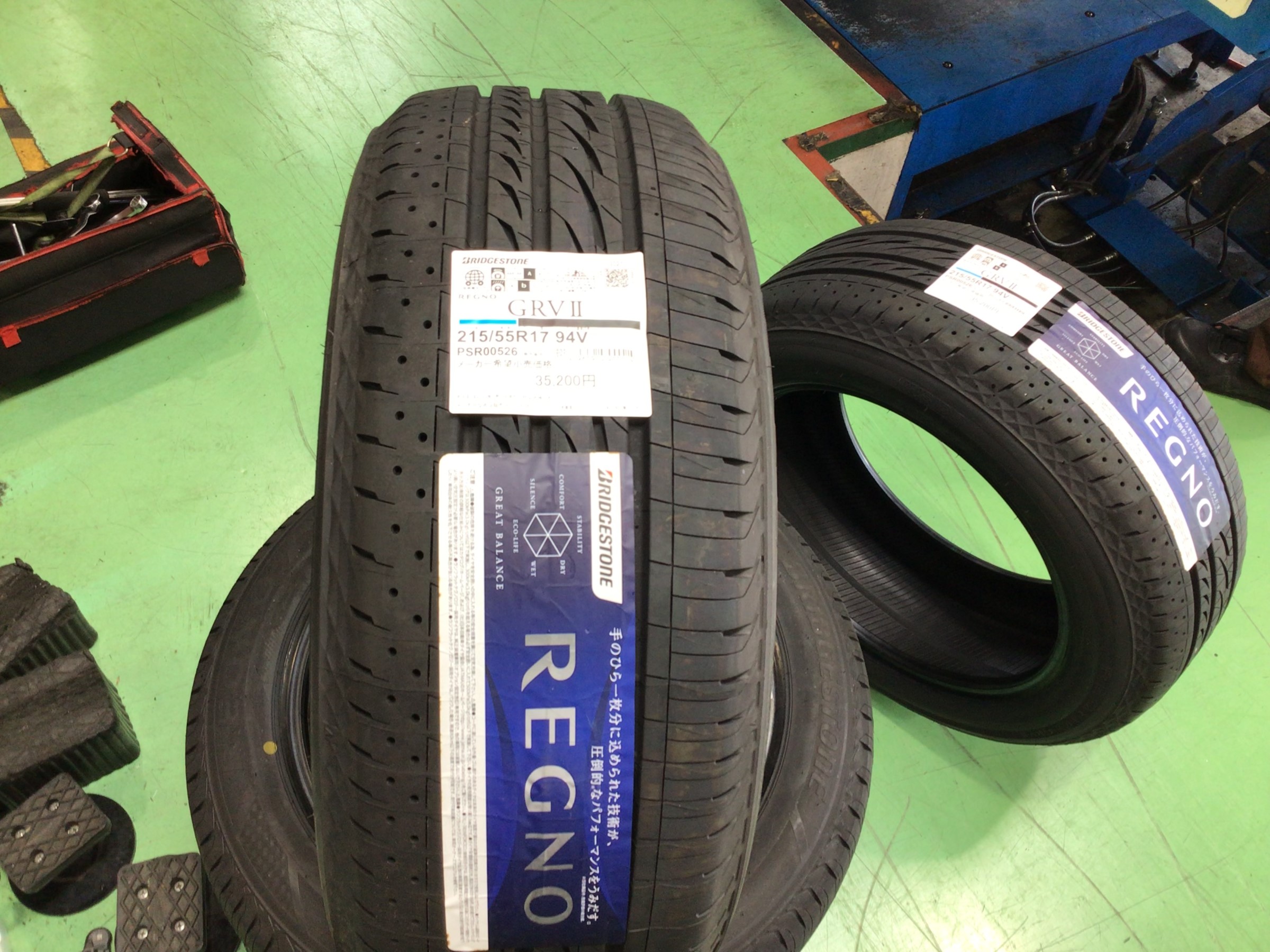 ホンダ オデッセイ」タイヤ交換＆バッテリー交換「REGNO GRVⅡ 215