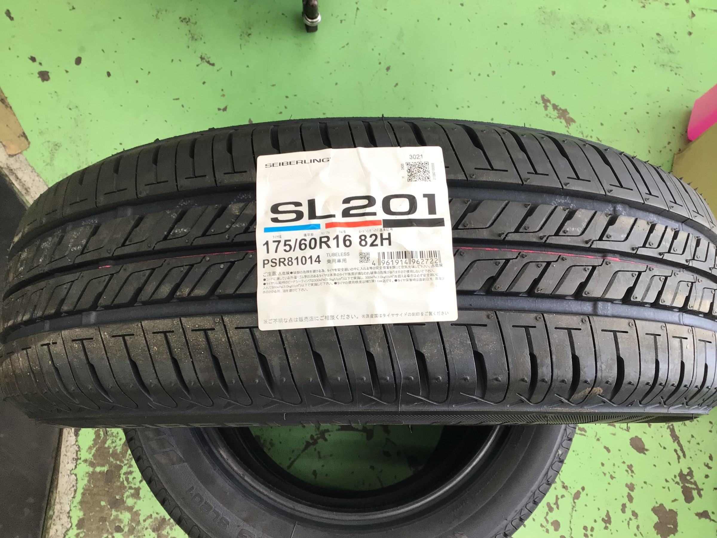 トヨタ・ラクティス(120系)】お買い得タイヤでタイヤ4本交換