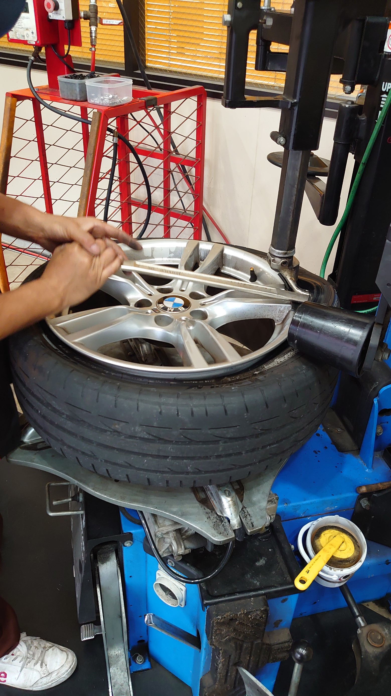 BMW ３シリーズ（320d）ランフラットタイヤ交換 225/45R18 S001RFT OE