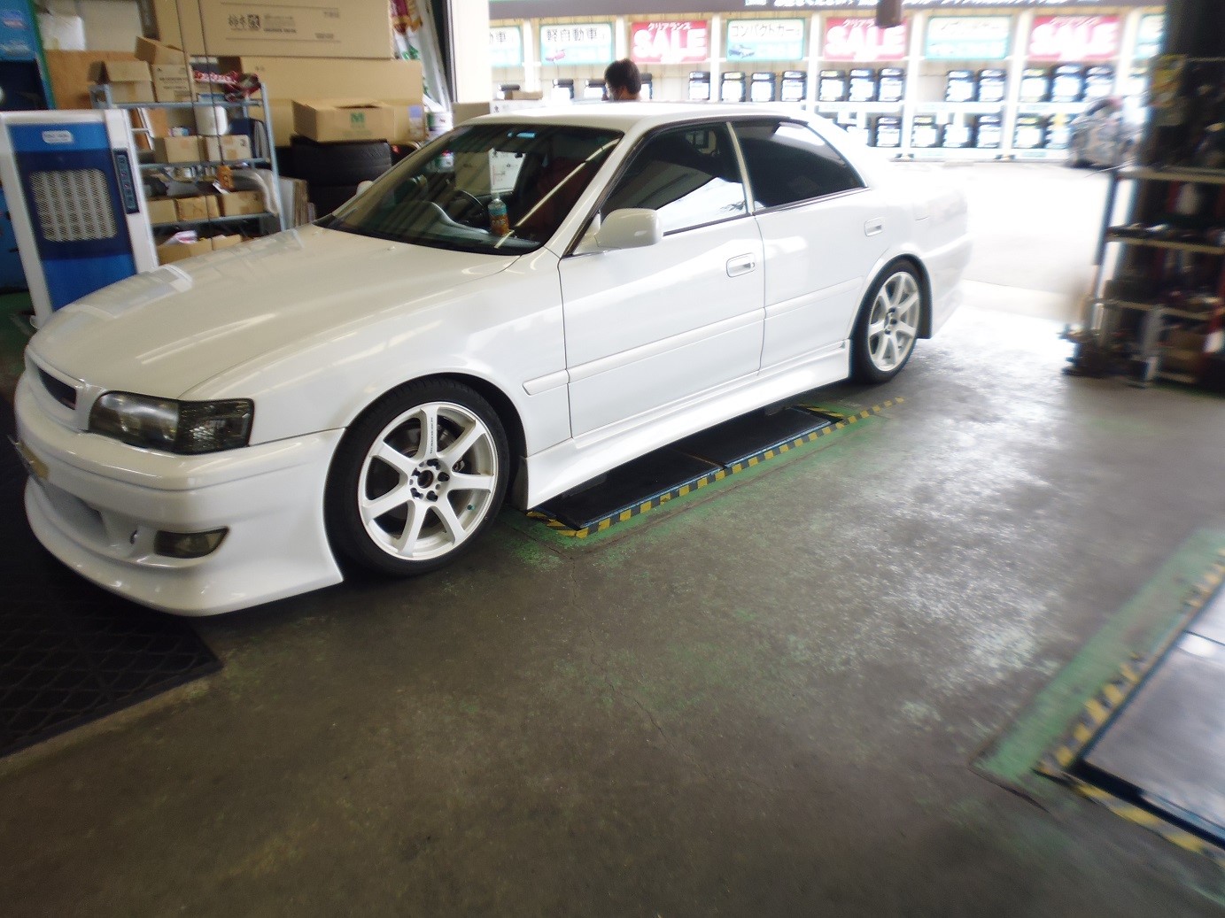 Jzx100型チェイサー フジツボ パワーゲッター装着 トヨタ チェイサー パーツ取付 マフラー類メーター類取付 サービス事例 タイヤ館 加古川中央 兵庫県のタイヤ カー用品ショップ タイヤからはじまる トータルカーメンテナンス タイヤ館グループ