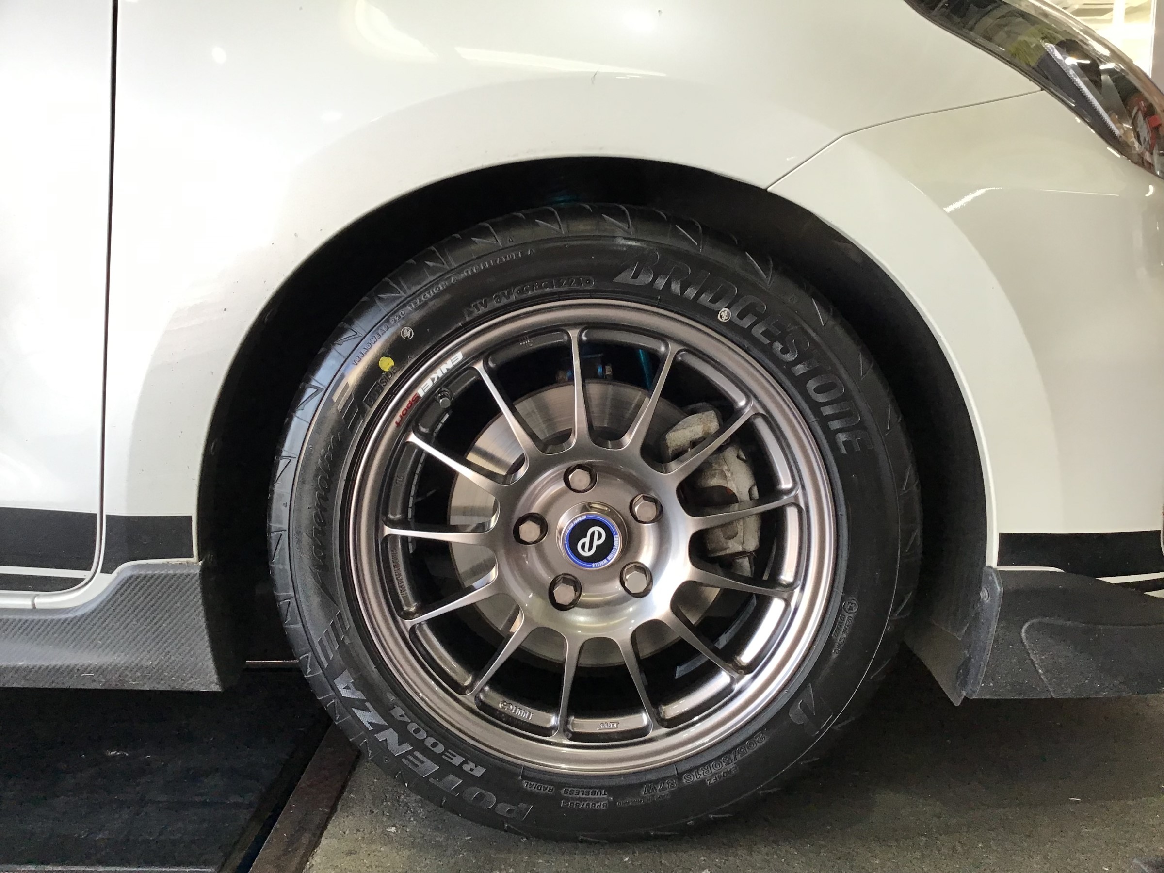 ZC33S スイフトスポーツ タイヤ・ホイール交換作業 | 店舗お ZC33S スイフトスポーツ タイヤ・ホイール交換作業 | 店舗お