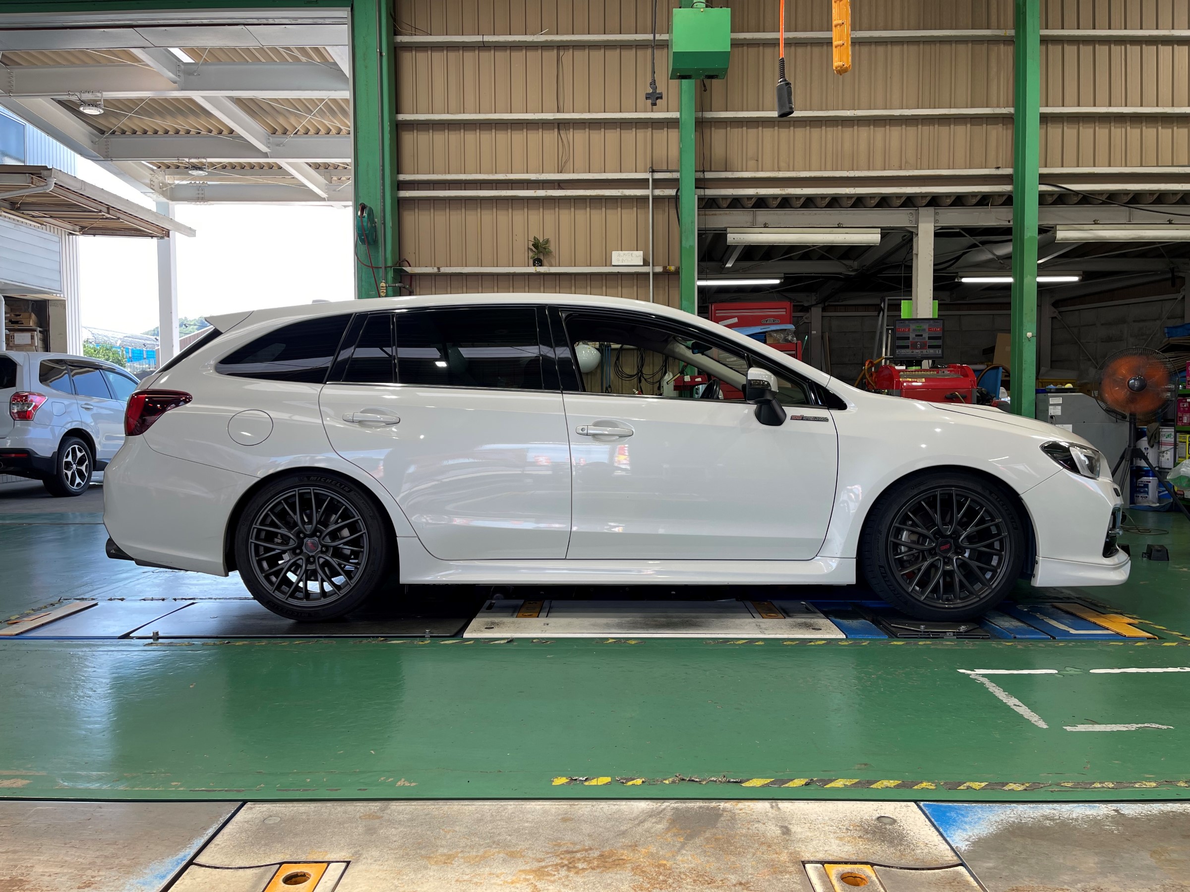 スバル レヴォーグ STI くりかえ Sport♯ BBSホイール 19インチ