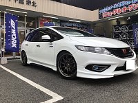 ホンダ「ジェイド」にタイヤ・ホイールセット装着！ | 店舗お