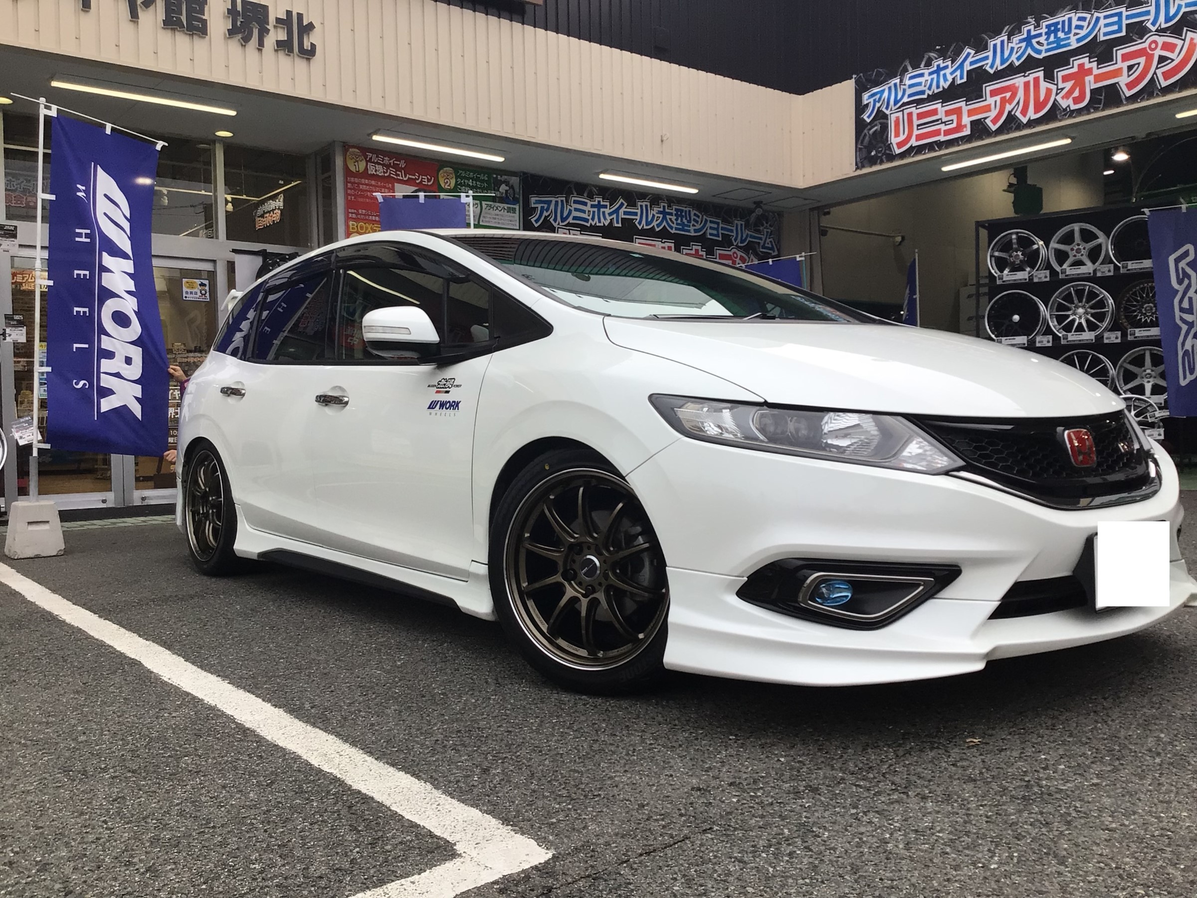 ホンダ「ジェイド」にタイヤ・ホイールセット装着！ | サービス事例