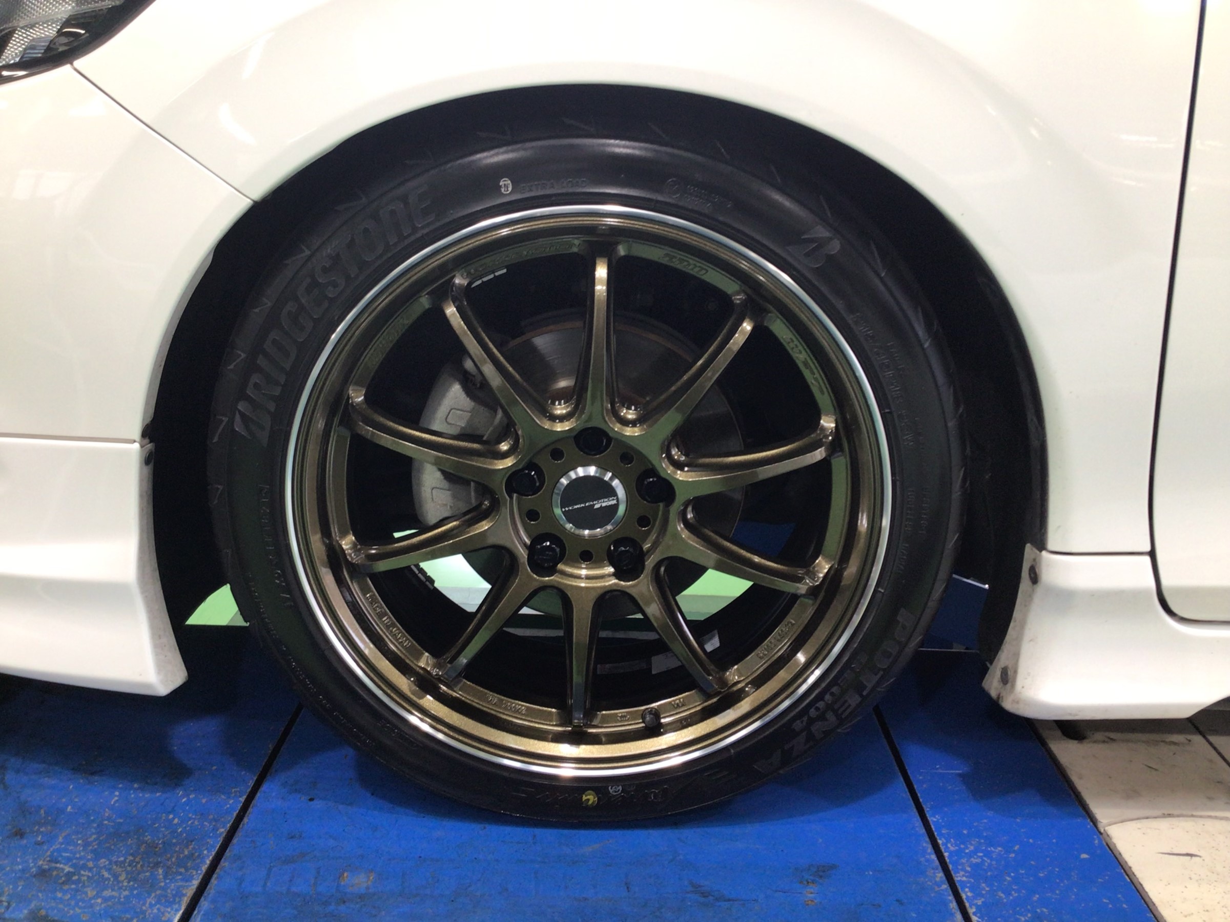 ホンダ「ジェイド」にタイヤ・ホイールセット装着！ | 店舗お