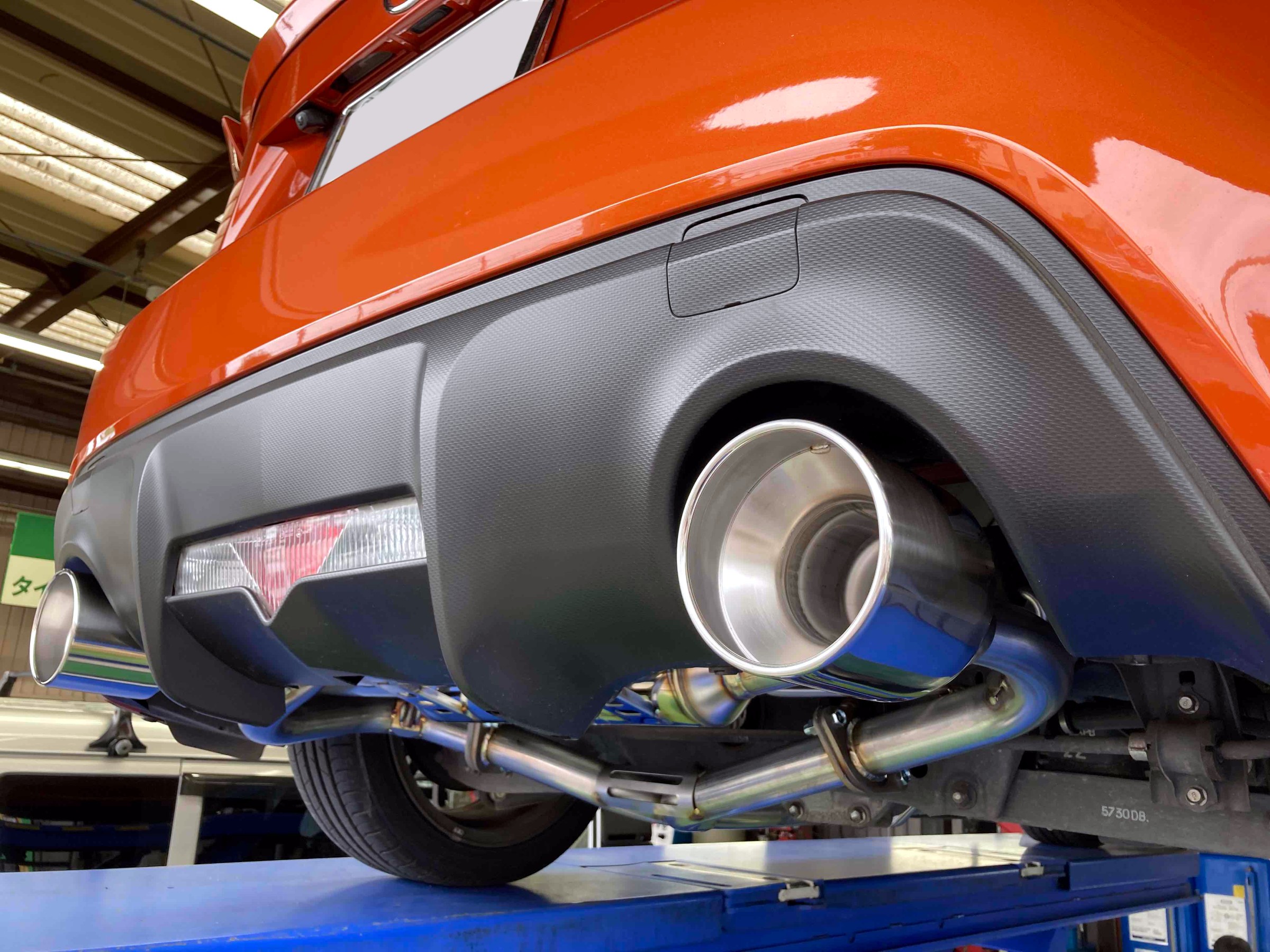 トヨタ・86・ZN6】魅惑のスポーツサウンド！86にフジツボマフラーを