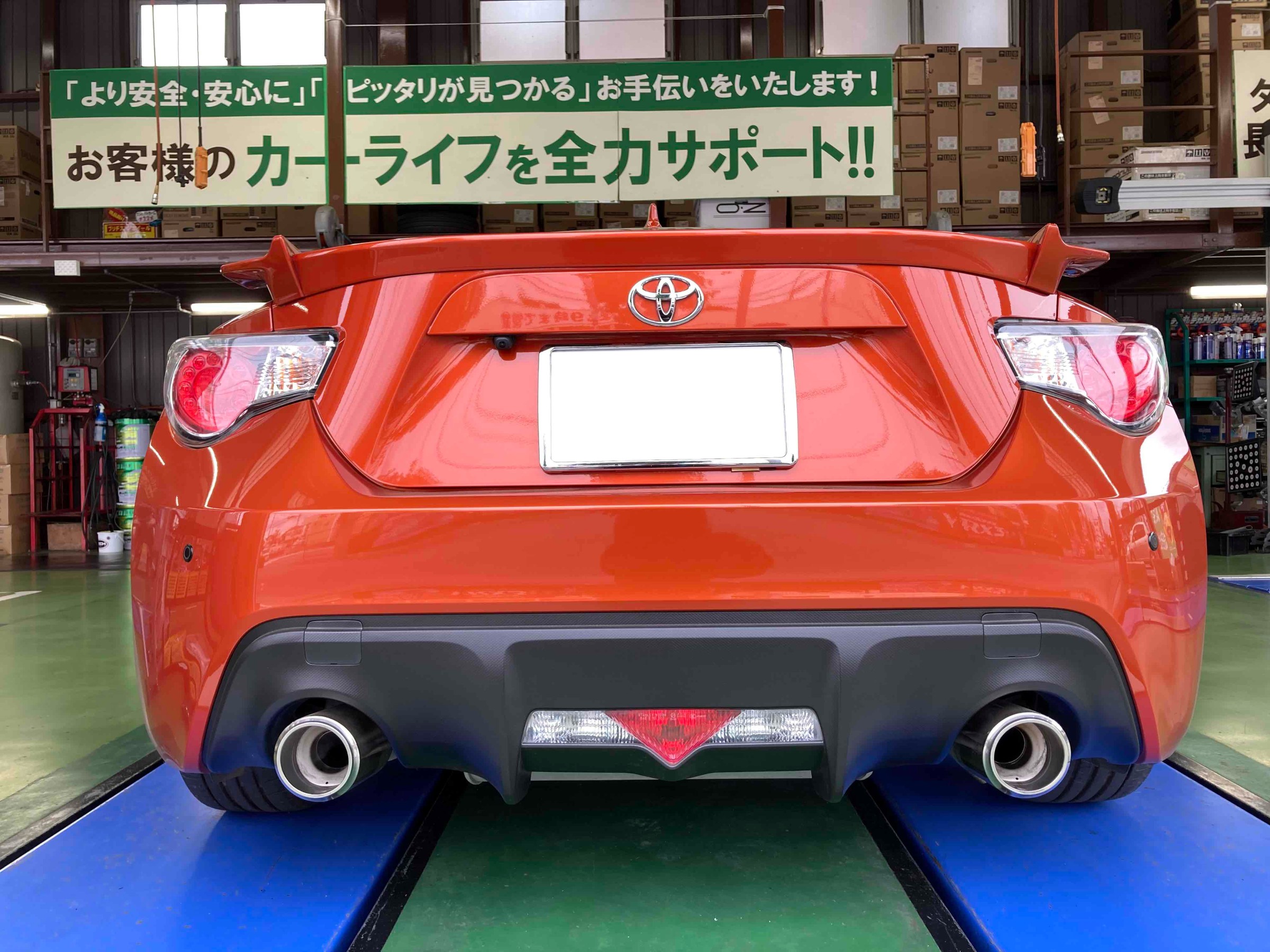 トヨタ・86・ZN6】魅惑のスポーツサウンド！86にフジツボマフラーを