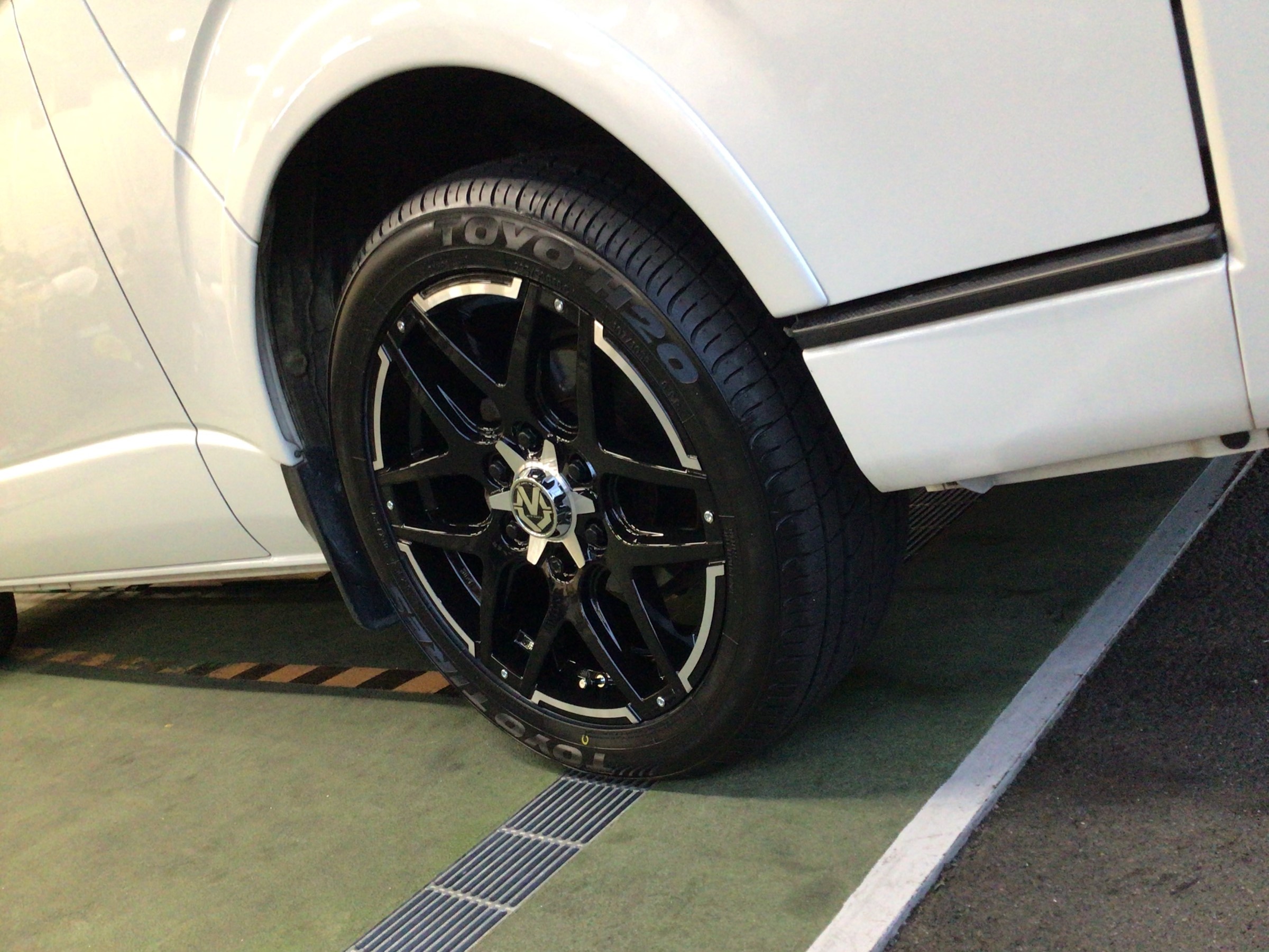 ☆ハイエース 18インチ アルミホイール 車検対応 | トヨタ ハイエース