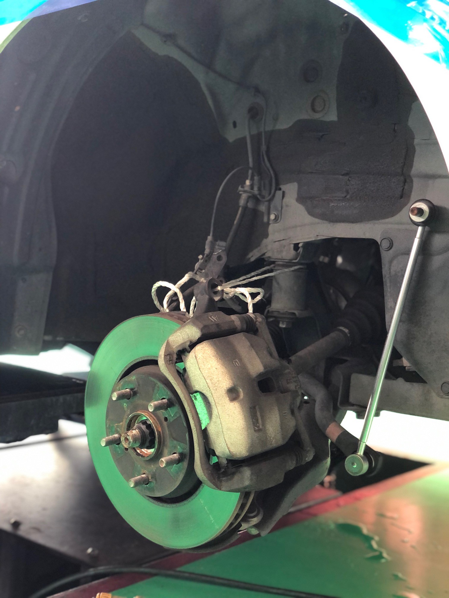 エスティマ ACR50 KYB ショックアブソーバー 純正品交換 トヨタ エスティマ その他 パーツ取付 > サスペンション取付 サービス事例 タイヤ館 瀬谷 神奈川県のタイヤ