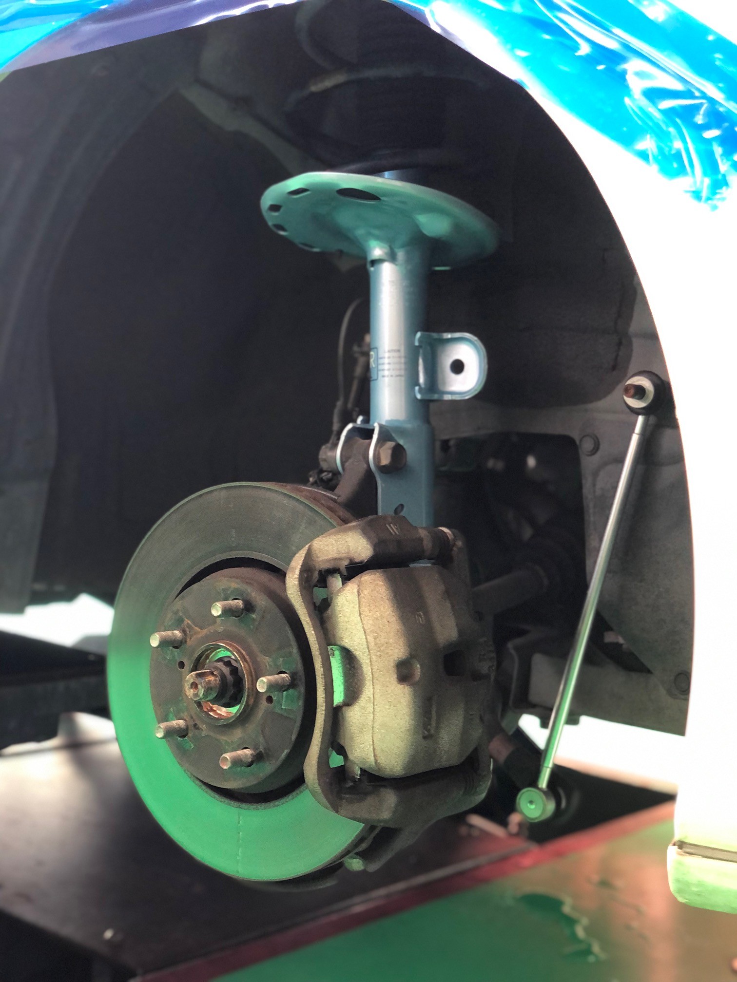 エスティマ ACR50 KYB ショックアブソーバー 純正品交換 トヨタ エスティマ その他 パーツ取付 > サスペンション取付 サービス事例 タイヤ館 瀬谷 神奈川県のタイヤ