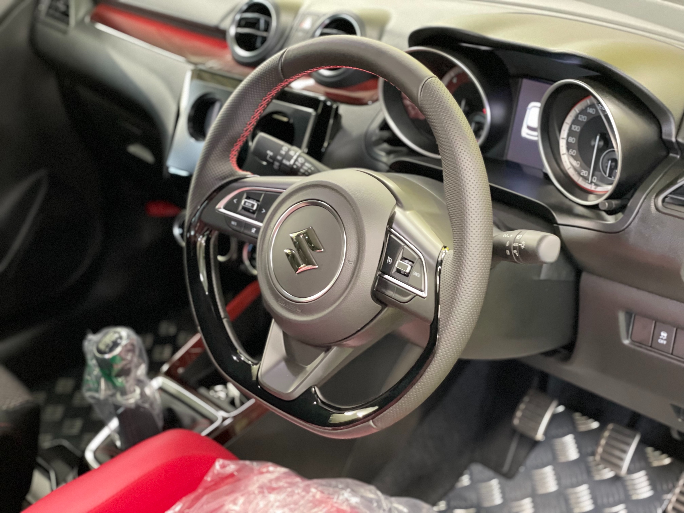 スズキ スイフトスポーツ ZC33S ステアリング交換 | パーツ取付 > 各種