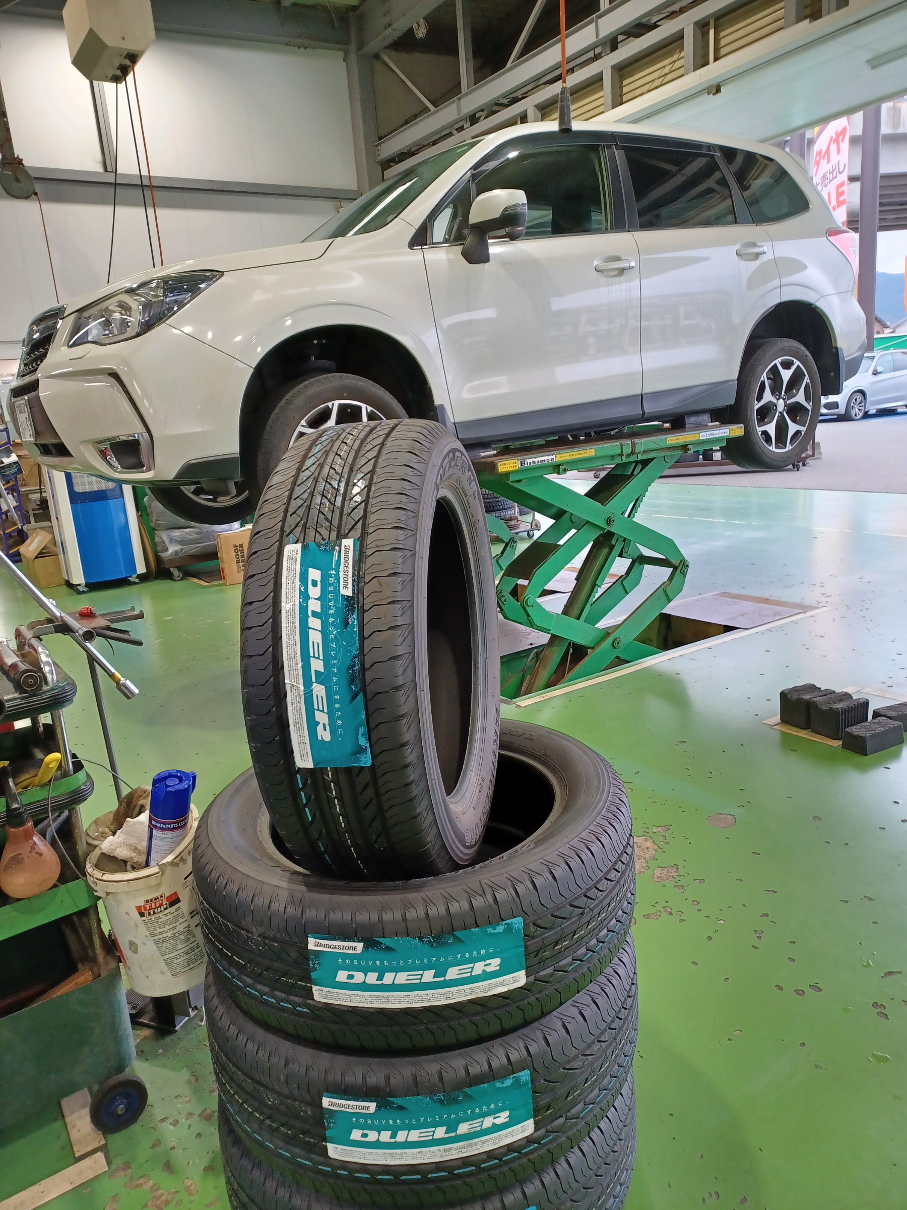 タイヤ交換 スバル フォレスター Suvタイヤh L850 スバル フォレスター タイヤ タイヤ ホイール関連 タイヤ ホイール交換 サービス事例 タイヤ館 次郎丸 タイヤからはじまる トータルカーメンテナンス タイヤ館グループ