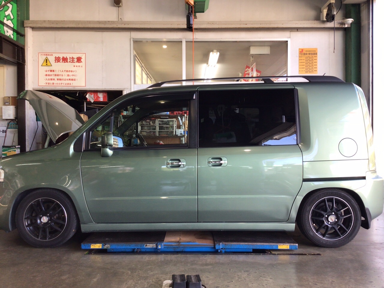 モビリオスパイク 車高調取り付け TEIN | ホンダ モビリオ_スパイク