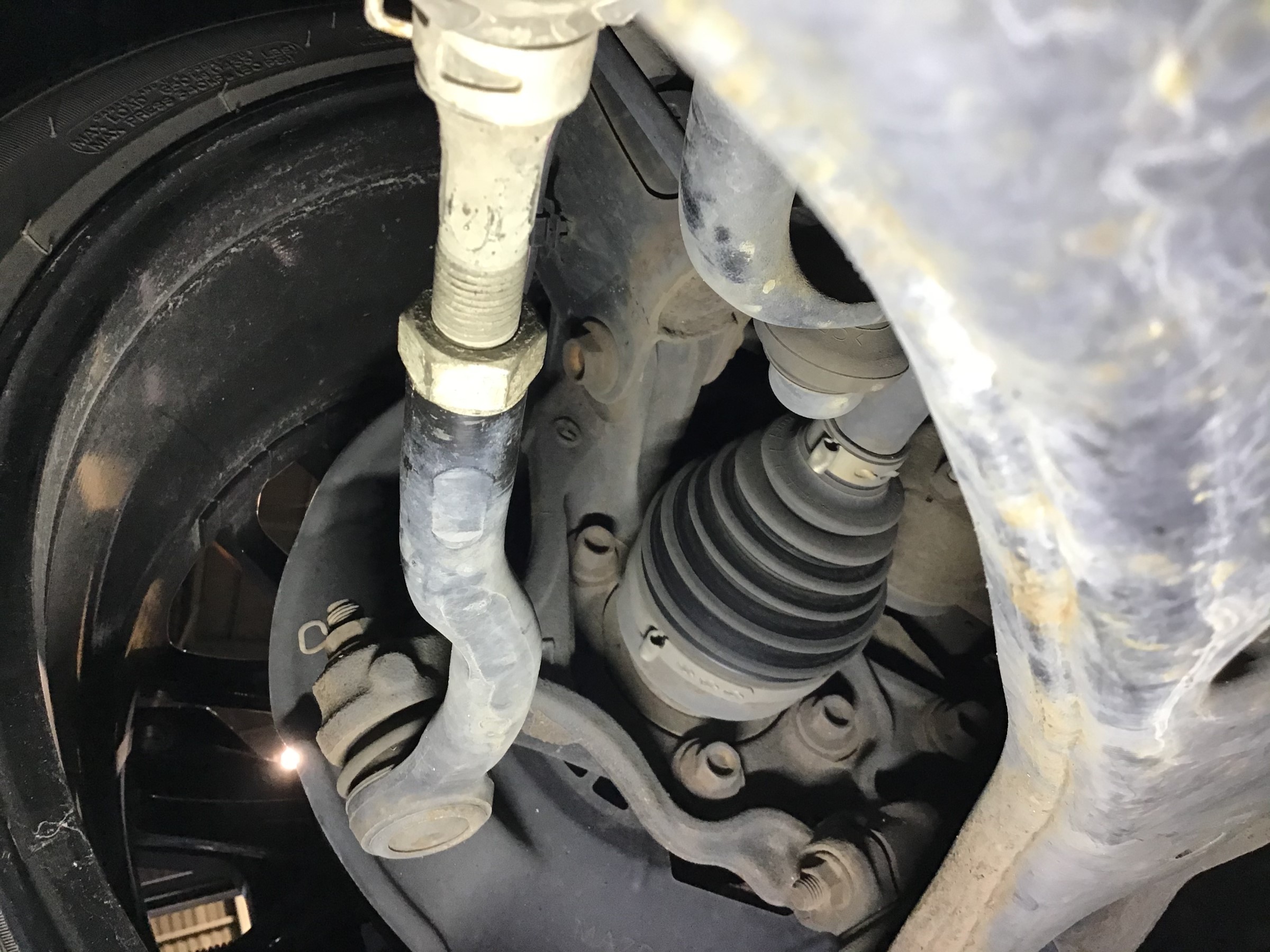 タイヤ館八戸で車の下廻り錆止め施工しています スズキ アルトワークス4wd メンテナンス商品 その他 下回り防錆剤コート始めました 当店の防錆剤はゴムに付着しても安心 なのでホイールにも施工可能 もちろんマフラーにも施工できます サービス事例