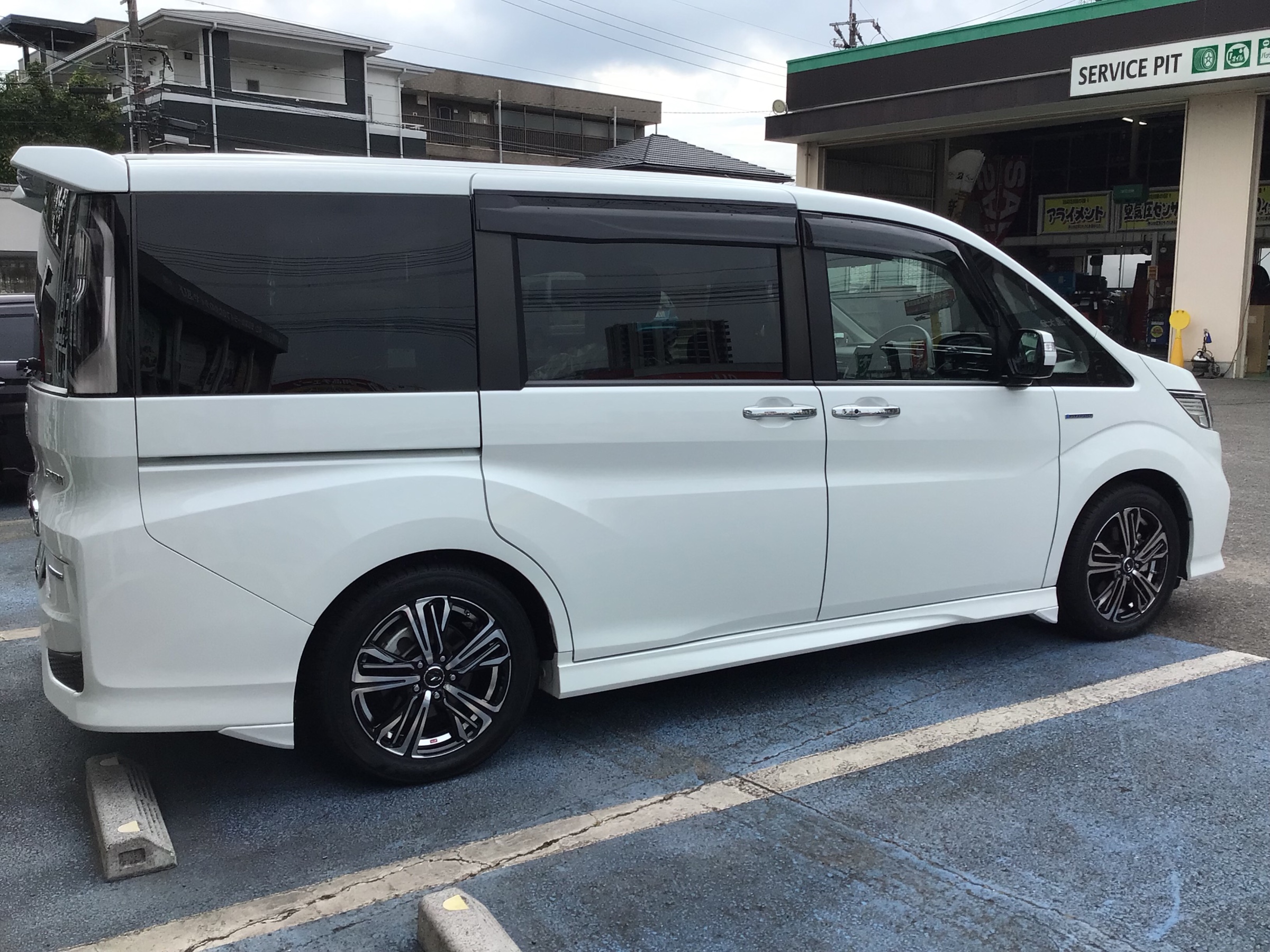 ホンダ ステップワゴン レオニスAR取付け。 | ホンダ ステップワゴン