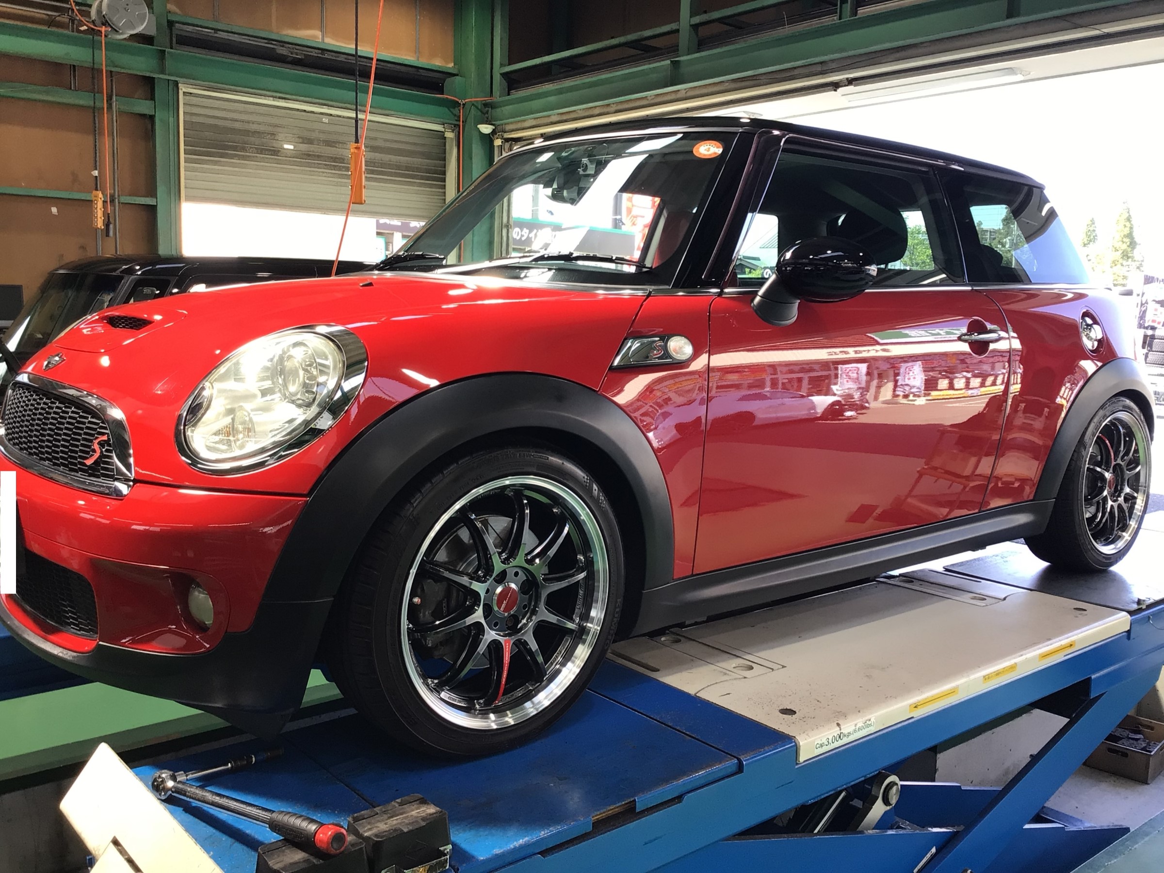 MINI クーパーＳ R56」にホイール装着！ | サービス事例 | タイヤ館 堺