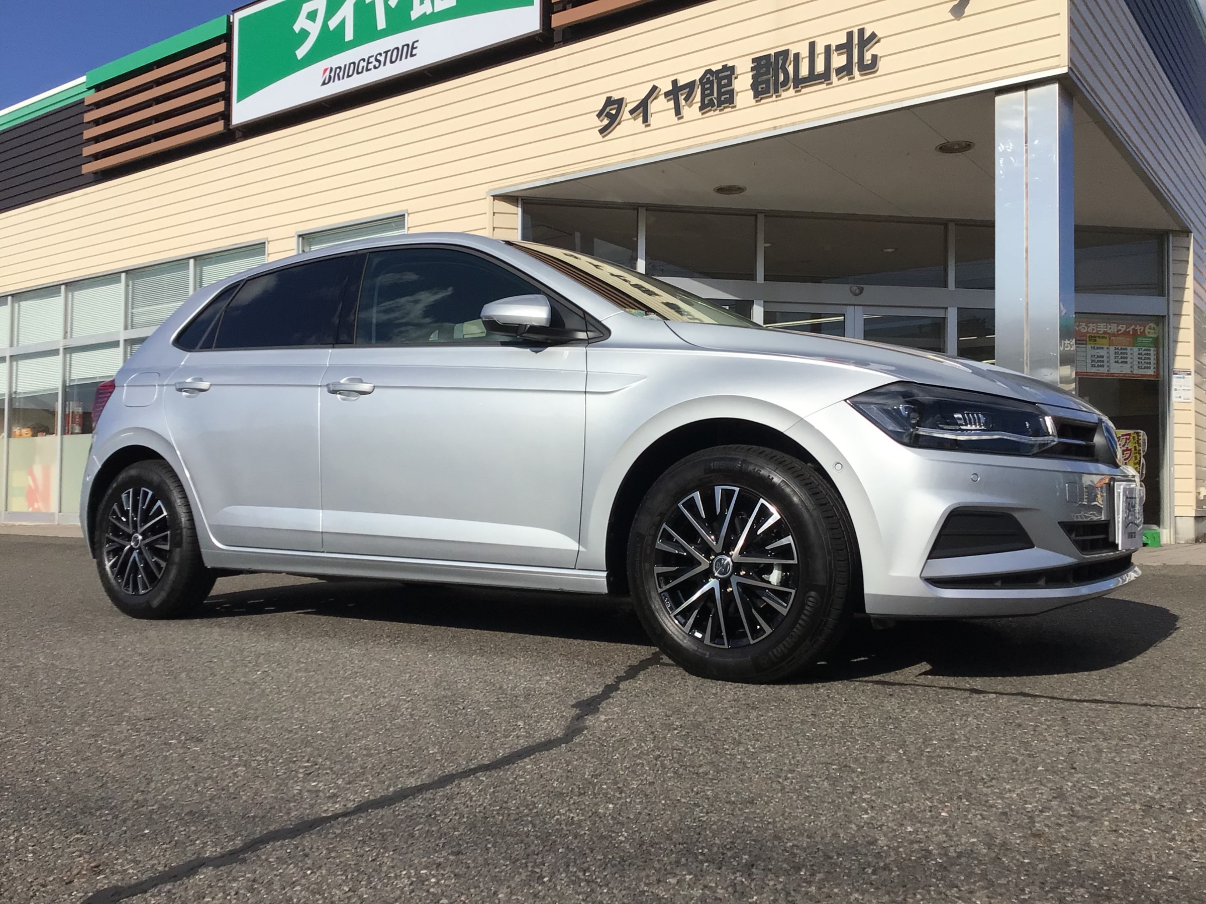 フォルクスワーゲン ポロ 15インチアルミホイール装着しました