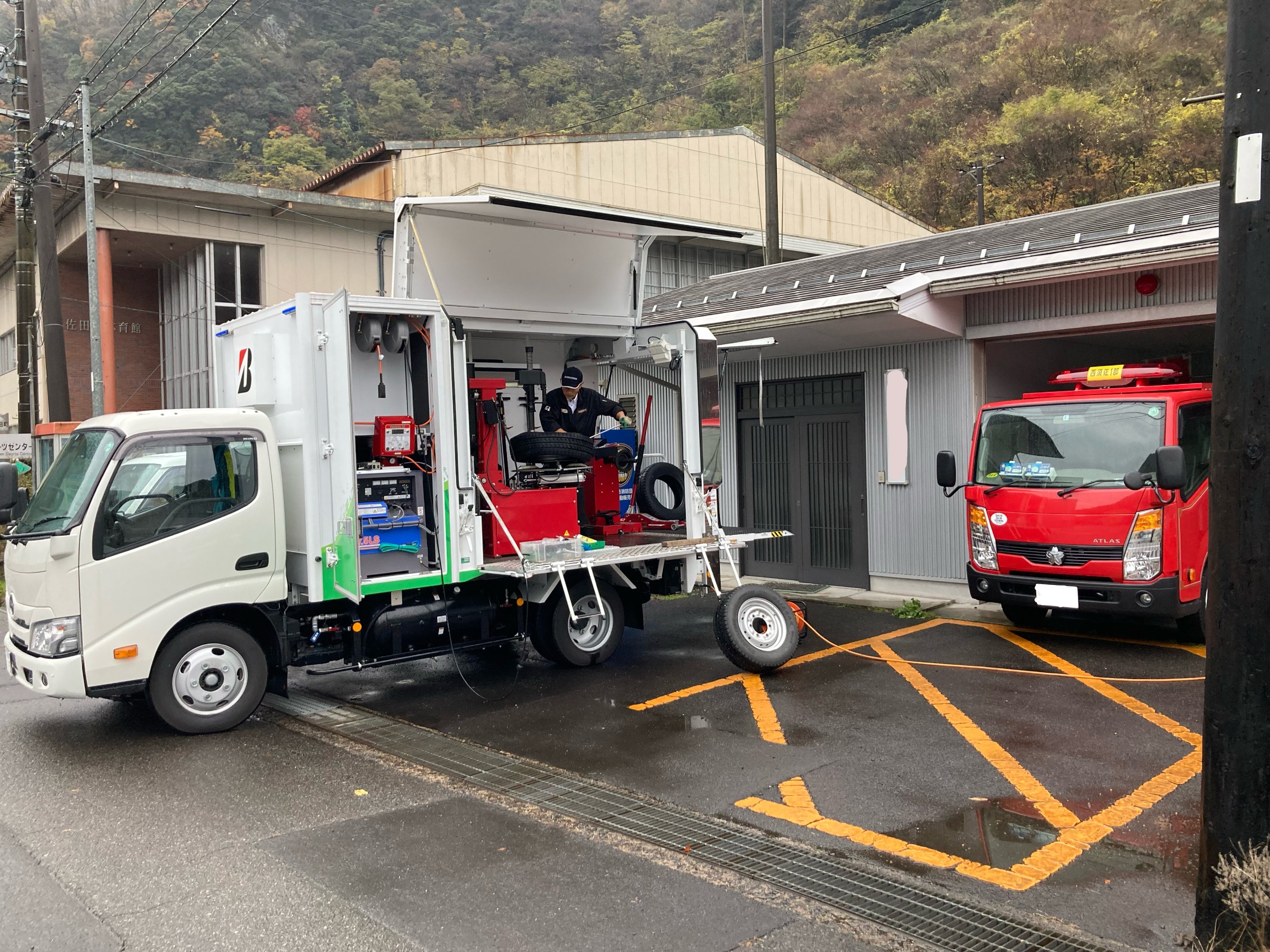 出張 タイヤ交換致します