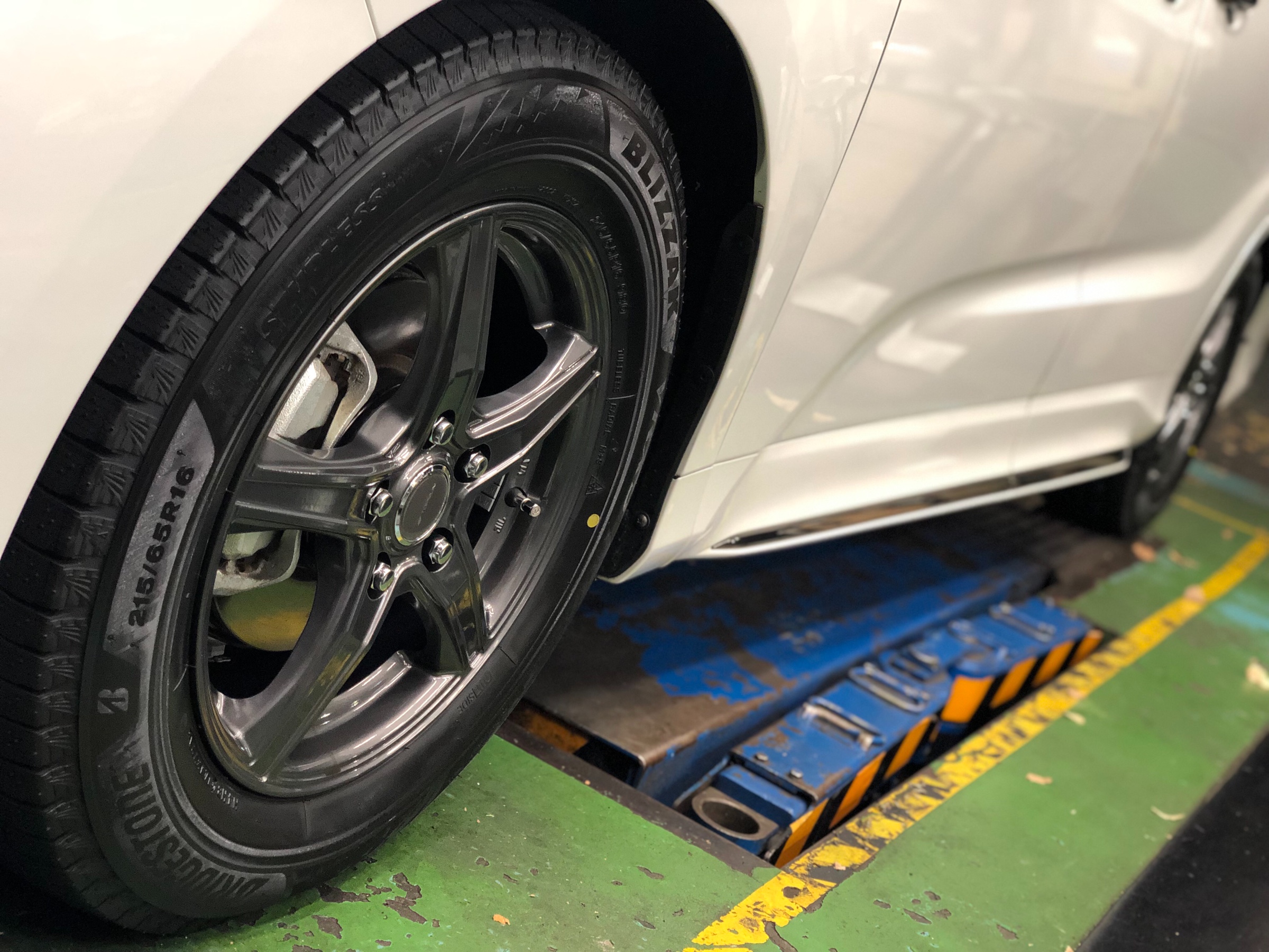 ホンダ オデッセイ スタッドレスタイヤ+ホイールセット取付 | ホンダ