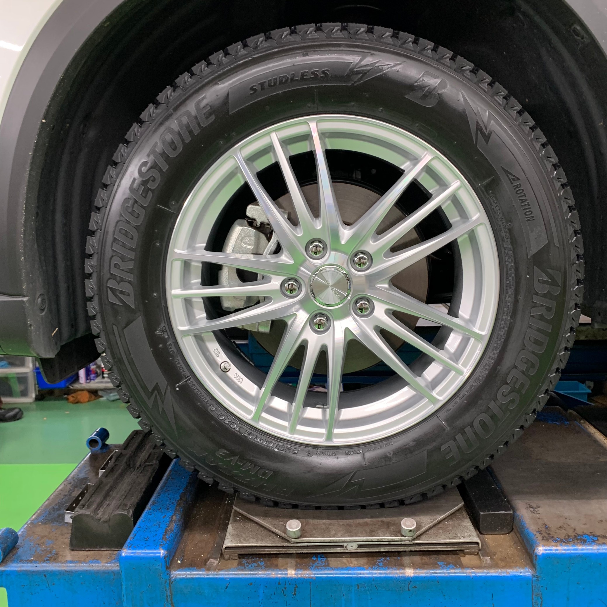 マツダ CX-5 (KF2P) にスタッドレスタイヤセット装着 | 店舗おススメ