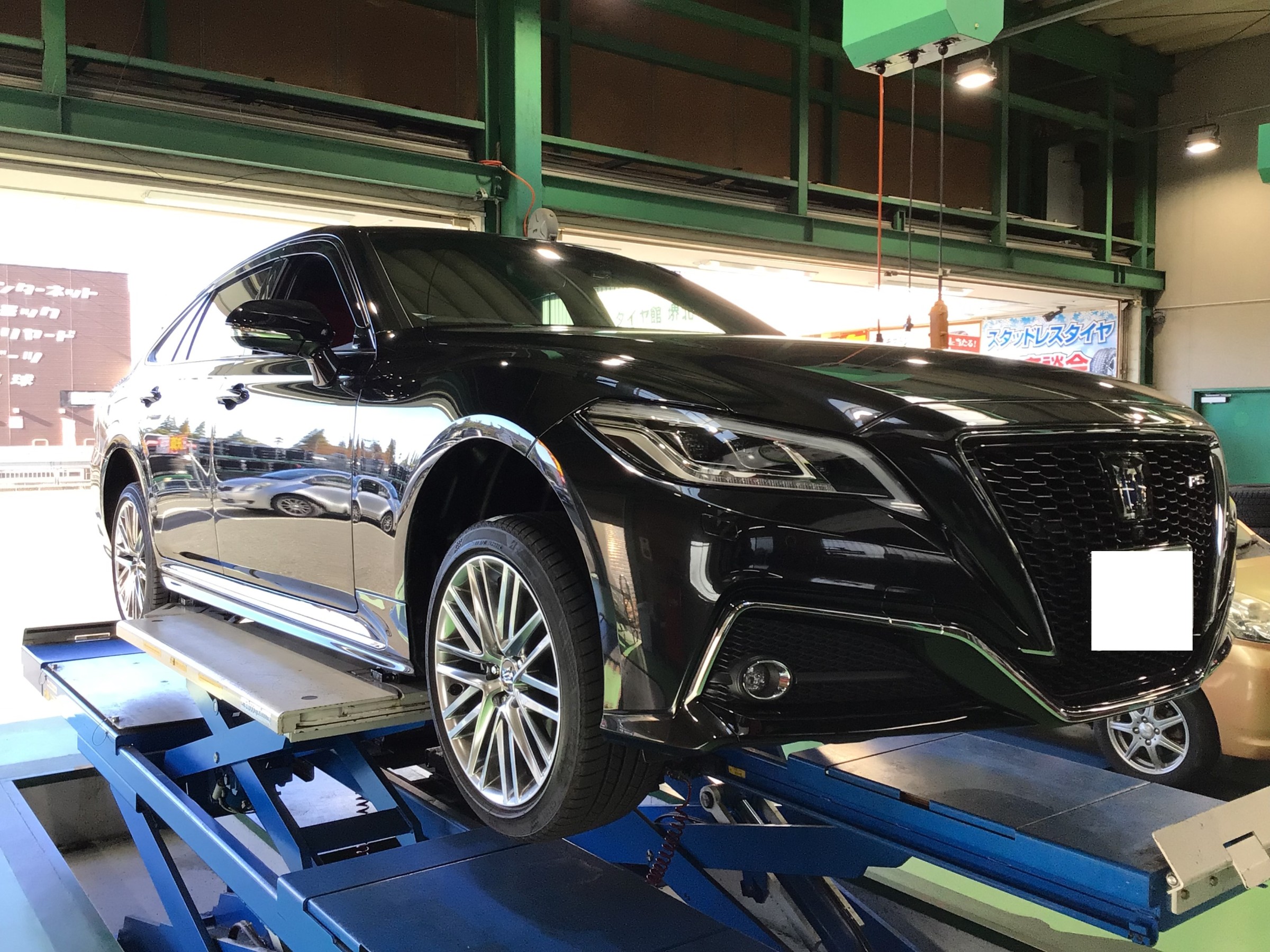 トヨタ クラウン」タイヤ交換＆ハブ防錆【 ブリザックVRX3 225/45R18