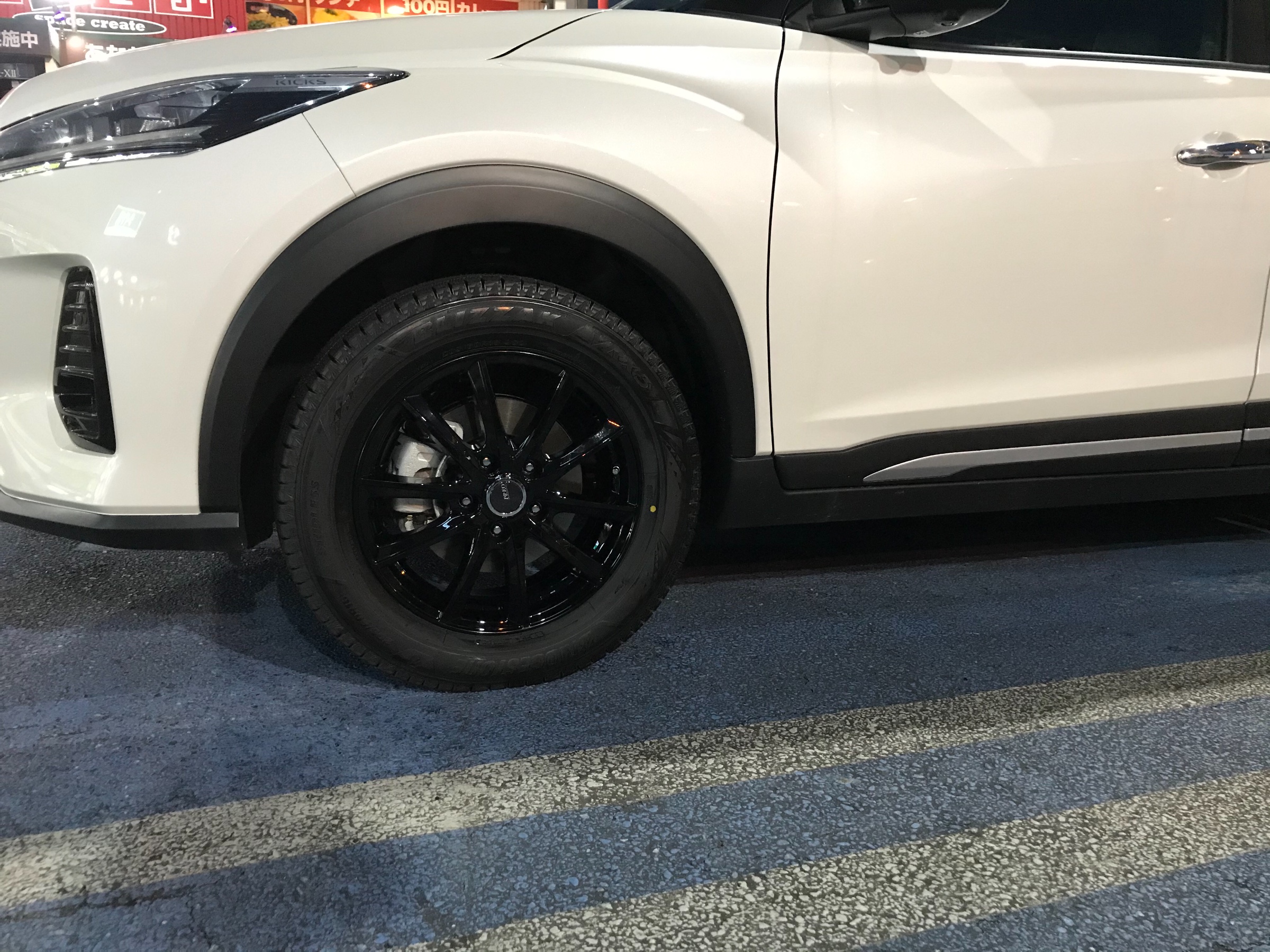｟商談中｠ブリヂストンアルミ付きスタッドレス／イボ付き／日産キックス 日産 キックス スタッドレスアルミホイール 交換しました^ ^ | 店舗お
