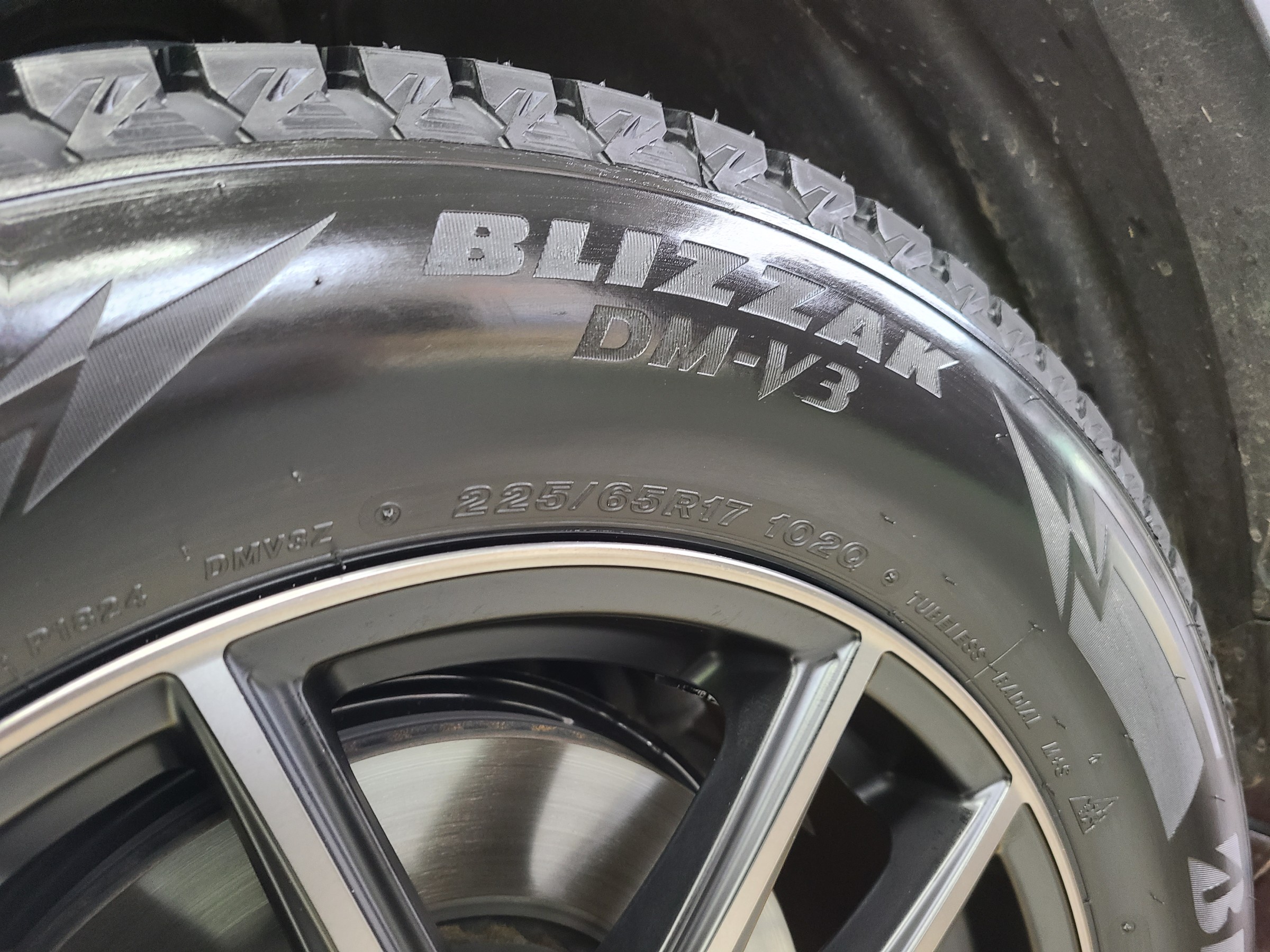 CX-8』に『エコフォルムＣＲＳ２０』×『ブリザックＤＭ－Ｖ３』を