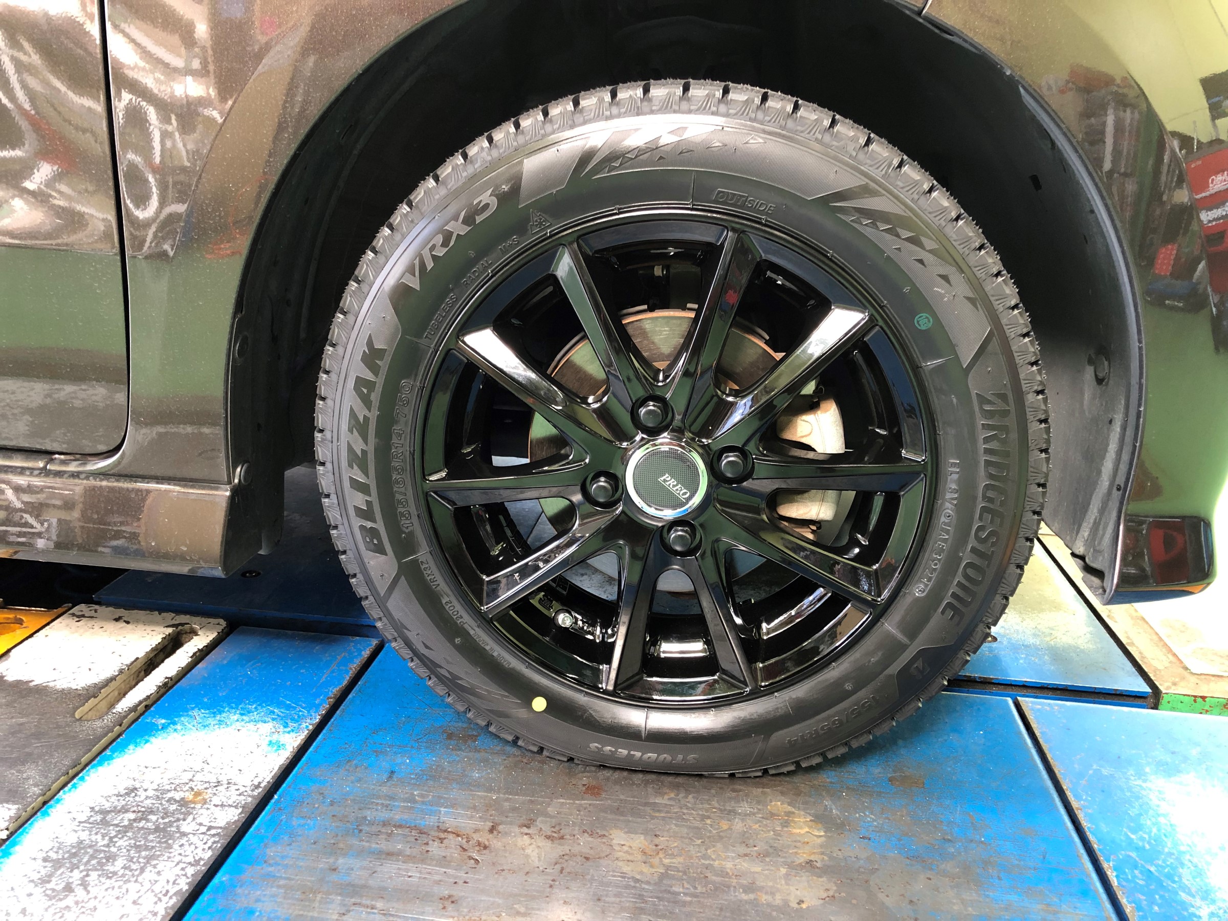 ホンダ N-BOX FJ3 に新商品ブリザックVRX3とアルミホイールセット