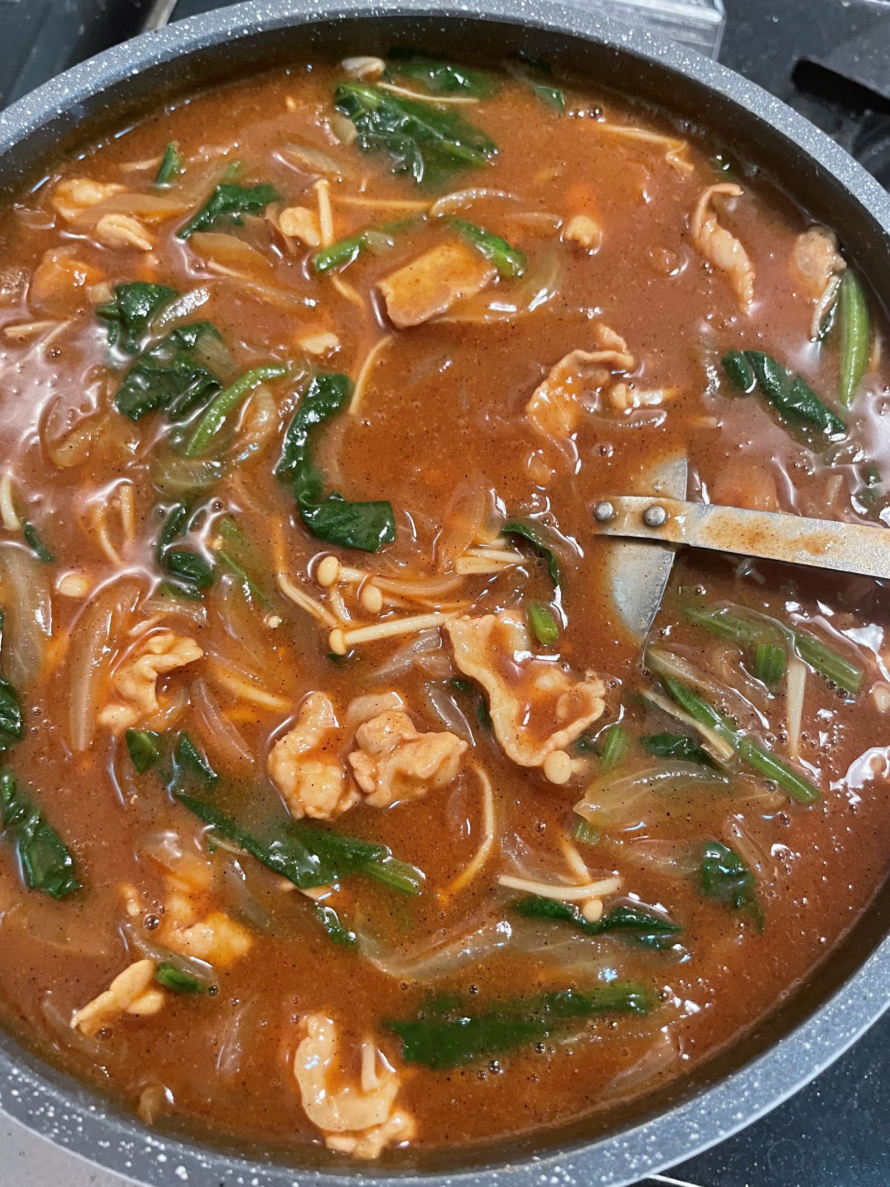 エノキ・ほうれん草・玉ねぎ・豚肉・ジャワカレー中辛