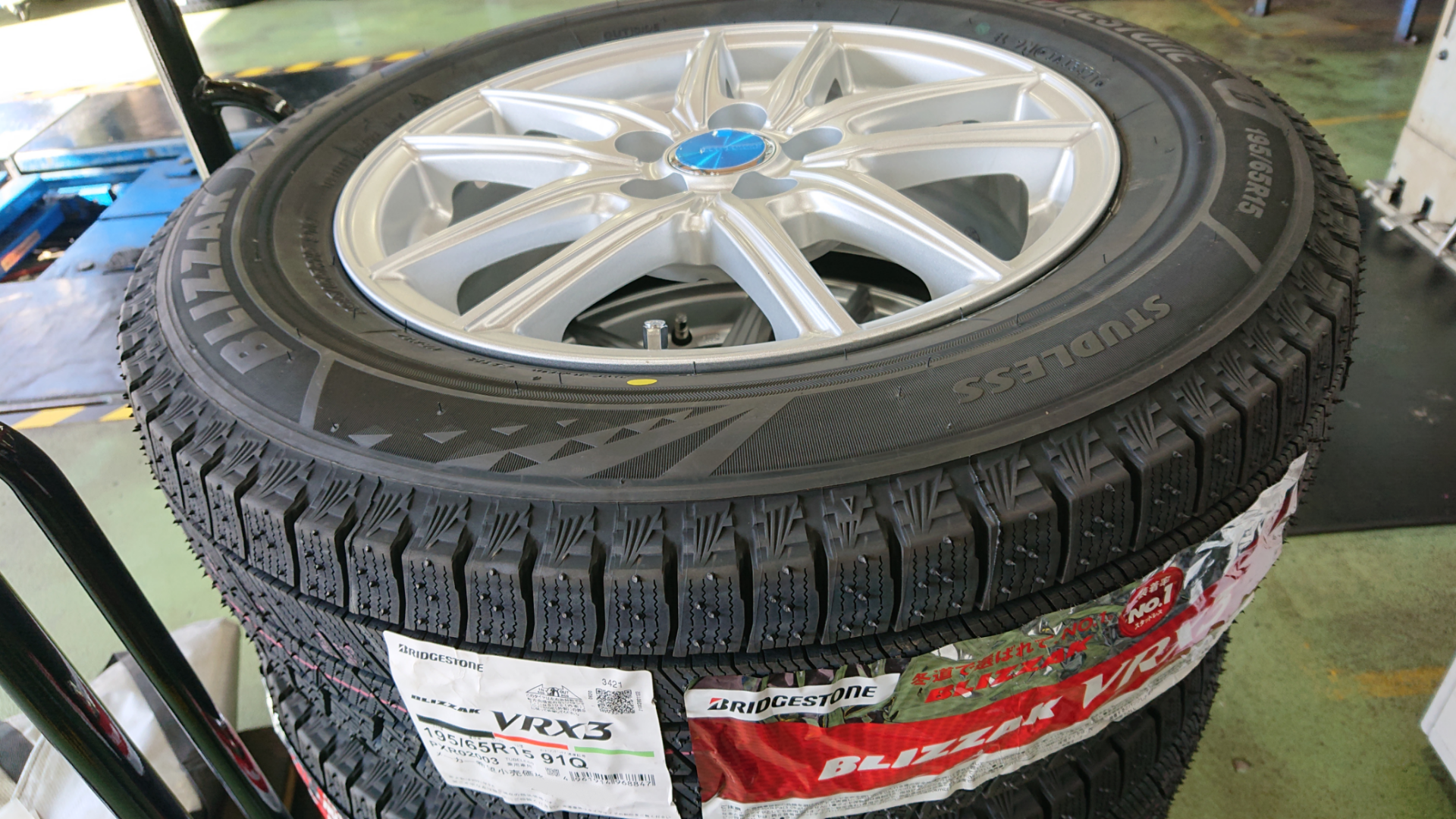 トヨタ・ZVW30プリウス スタッドレスタイヤ＆ホイールセット