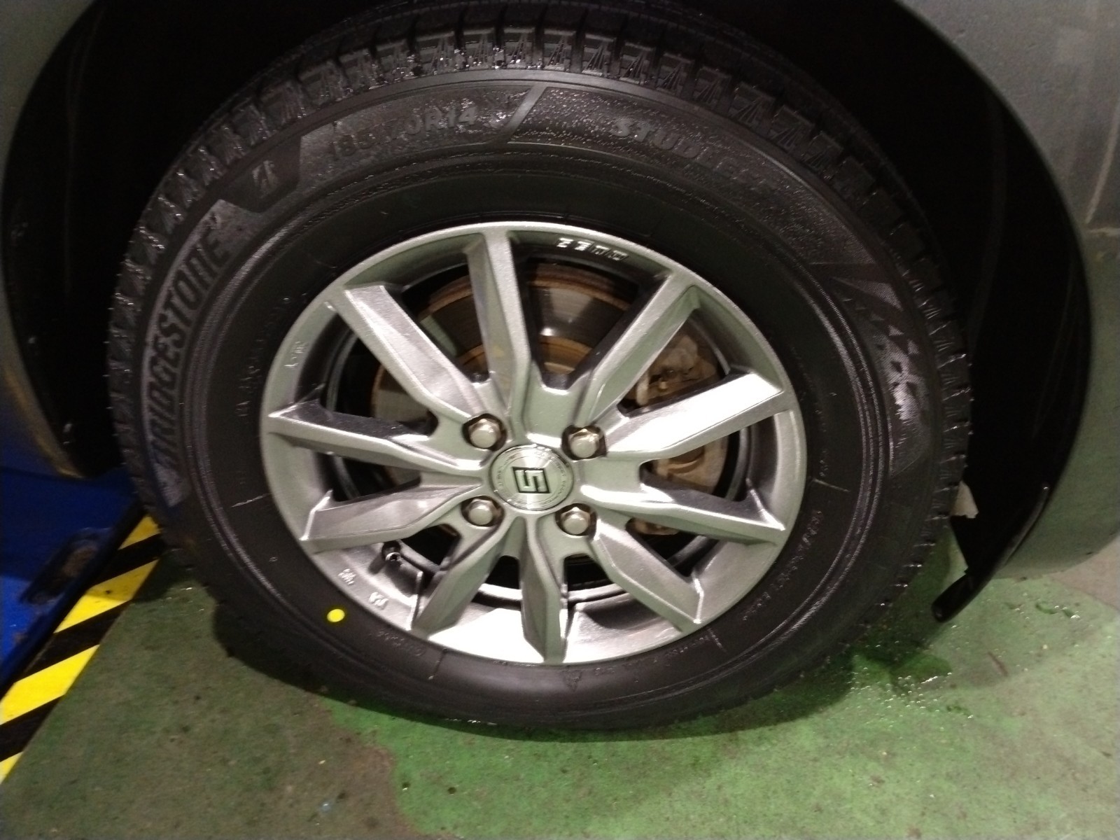 札幌発】手渡のみ 185/65R15 VRX3+アルミ