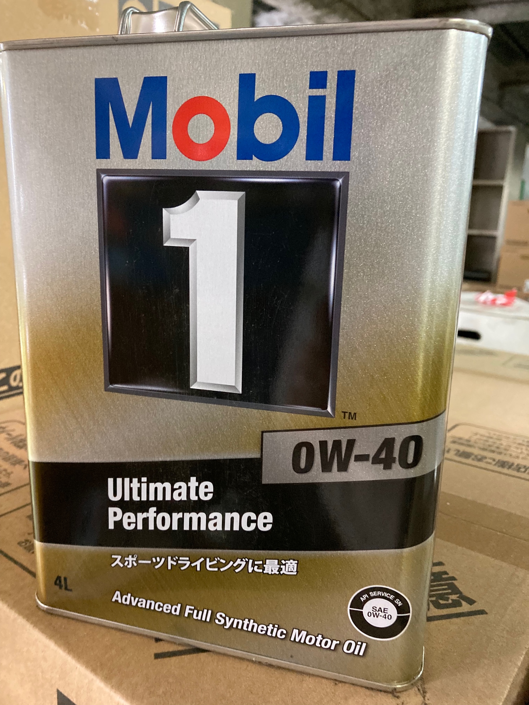 W204 エンジンオイル交換 AMG C63 メンテナンス商品 オイル関連 > エンジンオイル交換 サービス事例 タイヤ館 府中