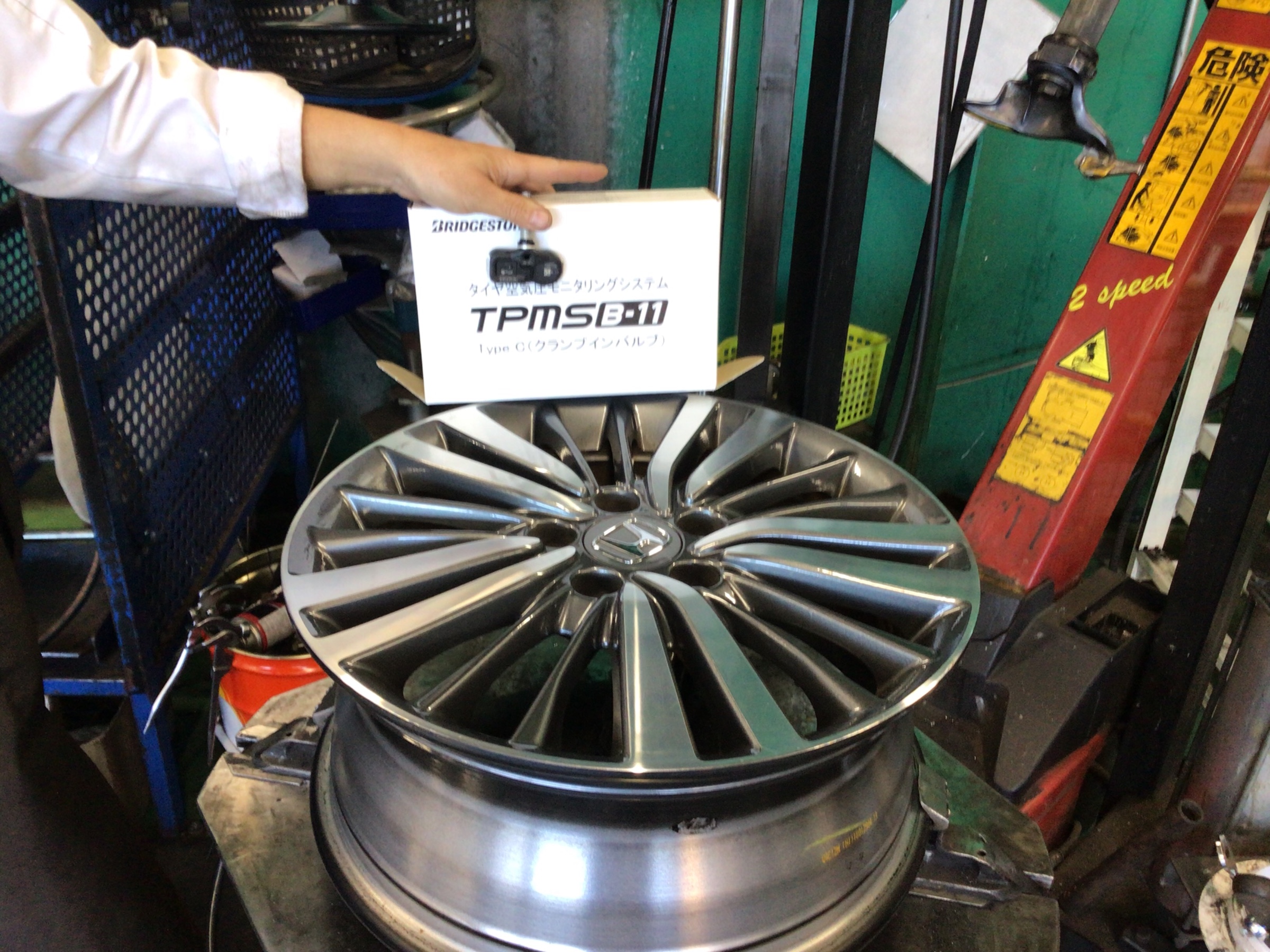 ホンダ オデッセイ タイヤ 空気圧センサー 技術サービスブログ タイヤ館 おゆみ野 千葉県のタイヤ カー用品ショップ タイヤからはじまる トータルカーメンテナンス タイヤ館グループ